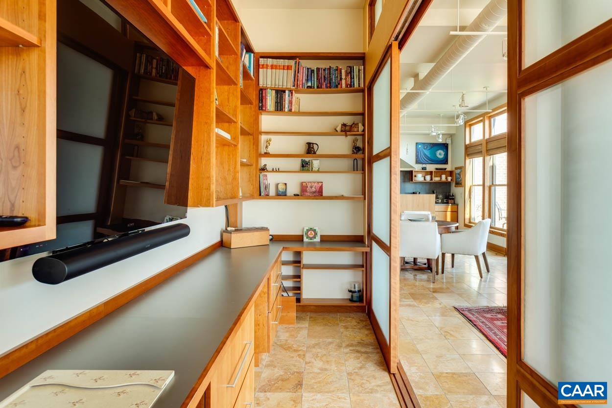 200 DOUGLAS AVE Unit: 3B