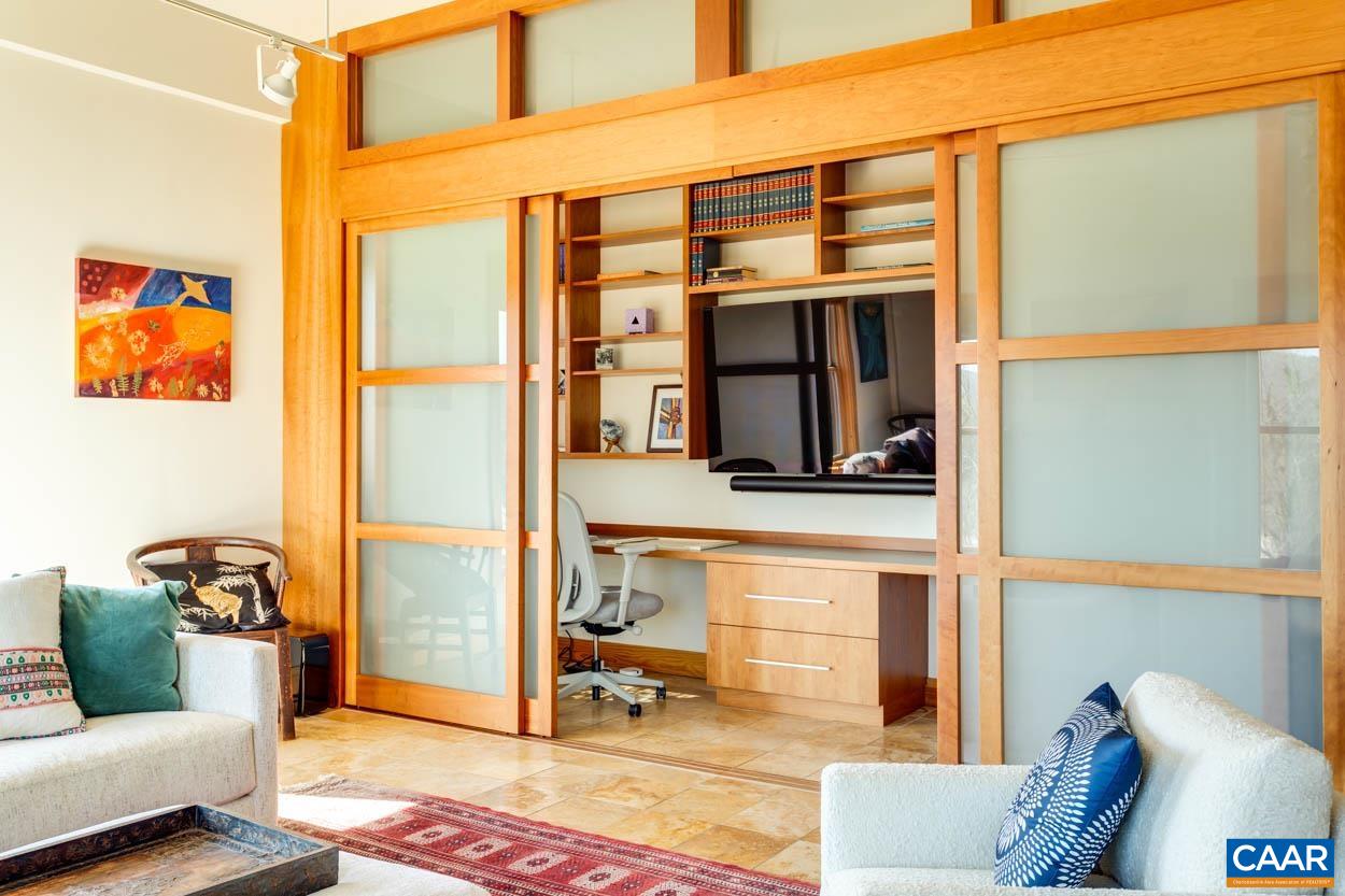 200 DOUGLAS AVE Unit: 3B