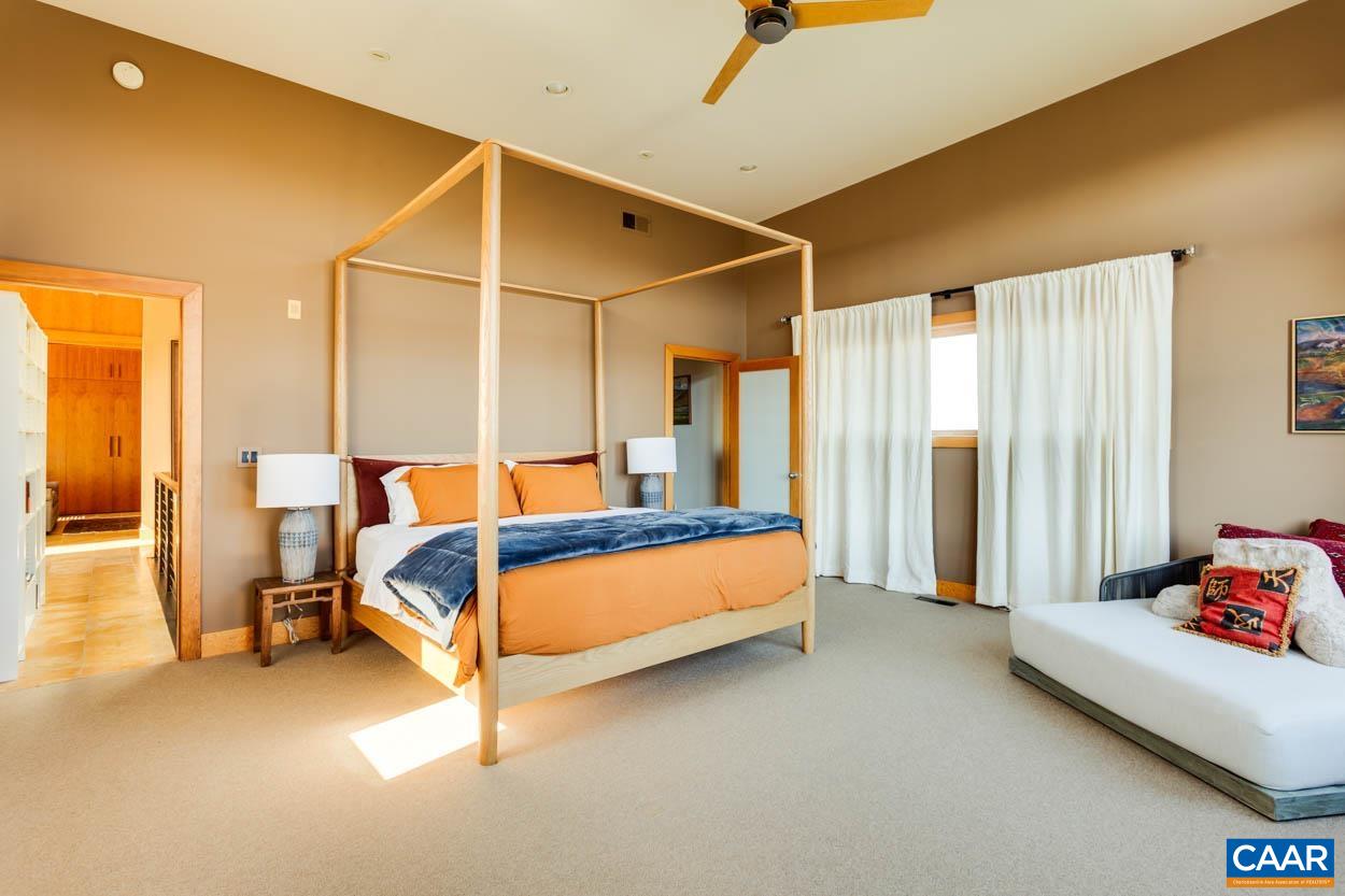 200 DOUGLAS AVE Unit: 3B
