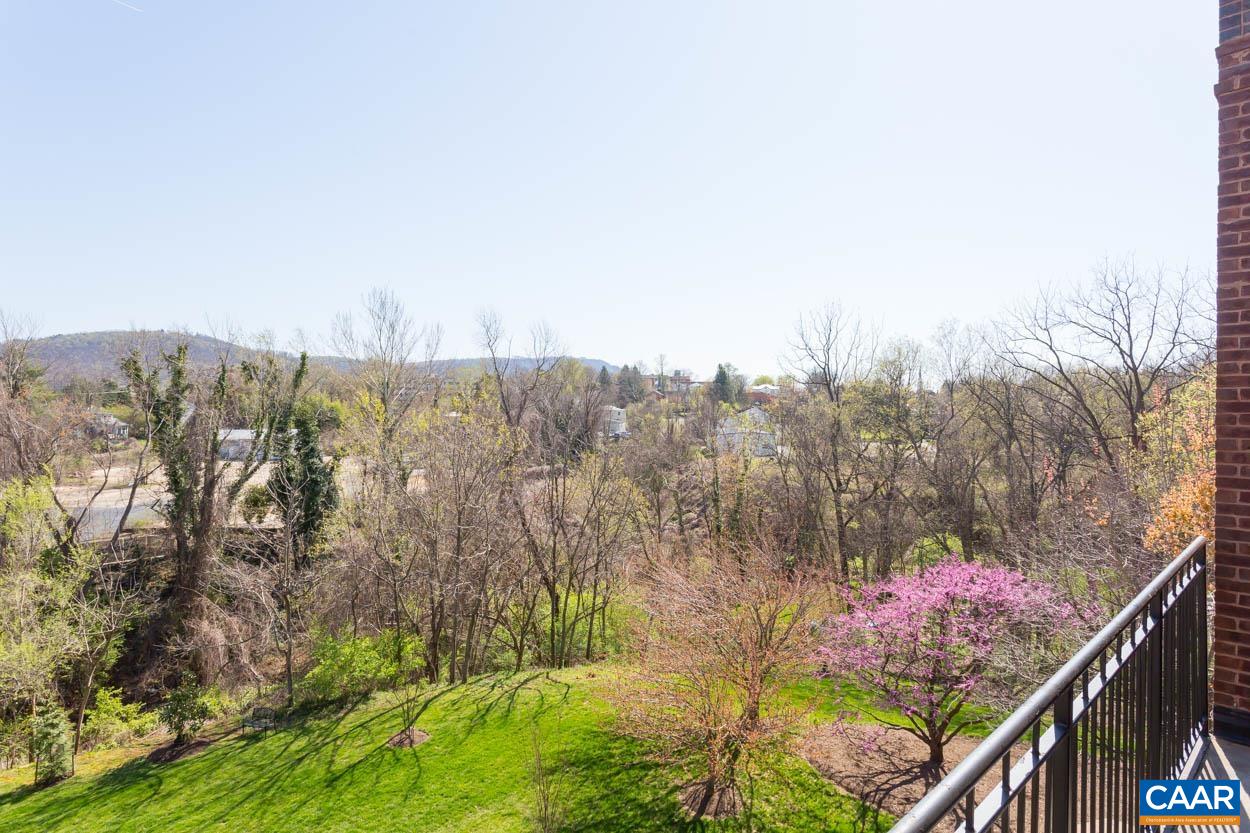 200 DOUGLAS AVE Unit: 3B