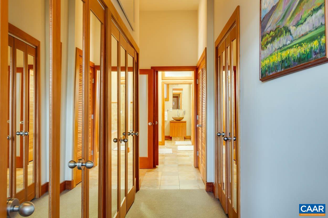 200 DOUGLAS AVE Unit: 3B