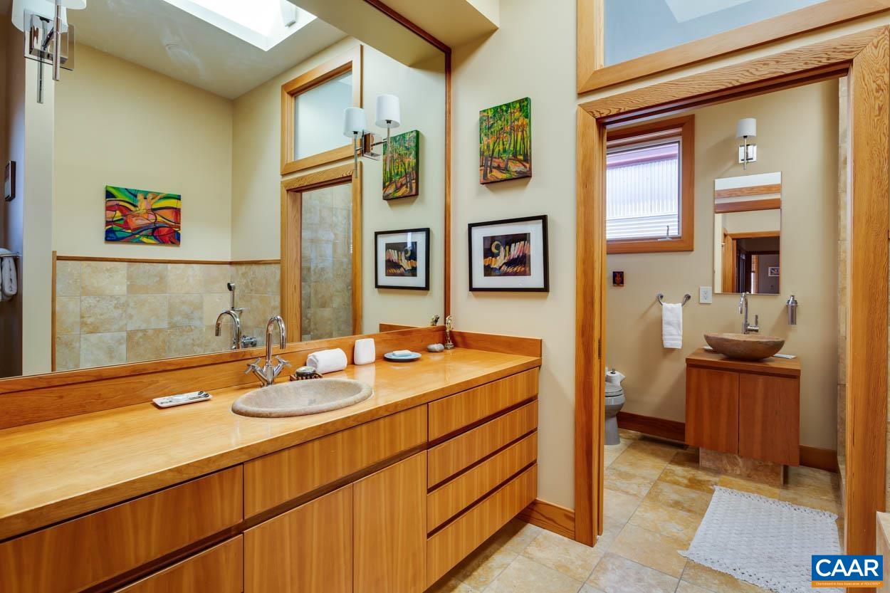 200 DOUGLAS AVE Unit: 3B