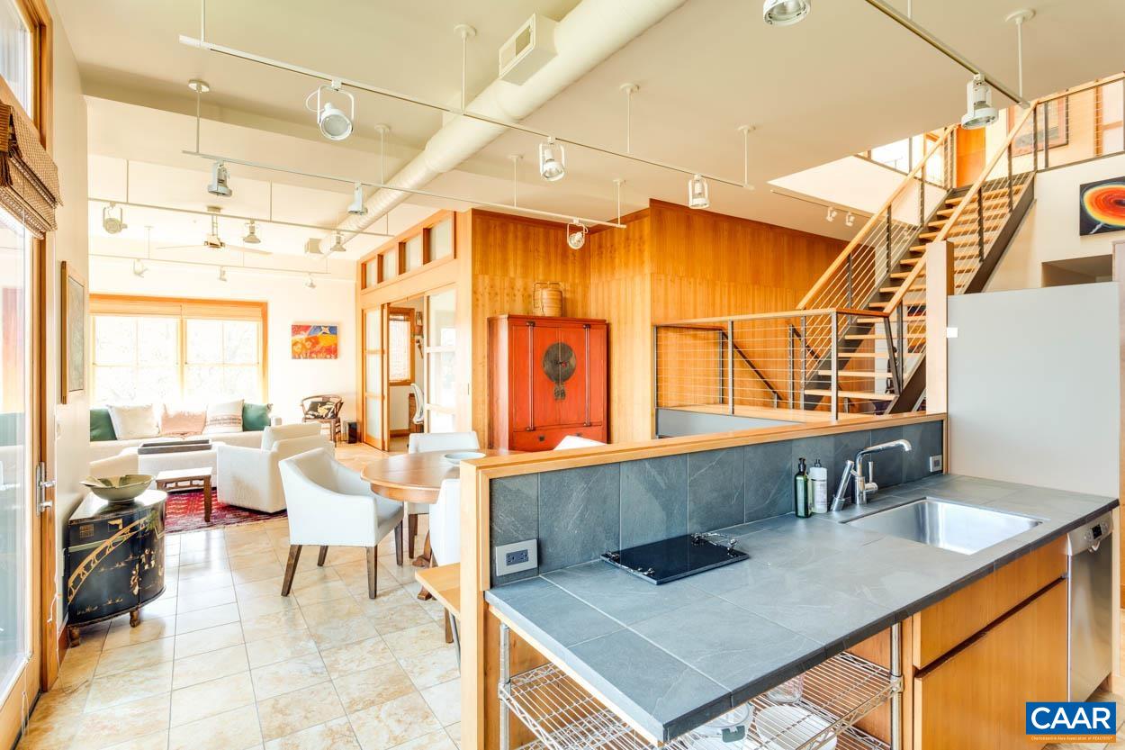 200 DOUGLAS AVE Unit: 3B