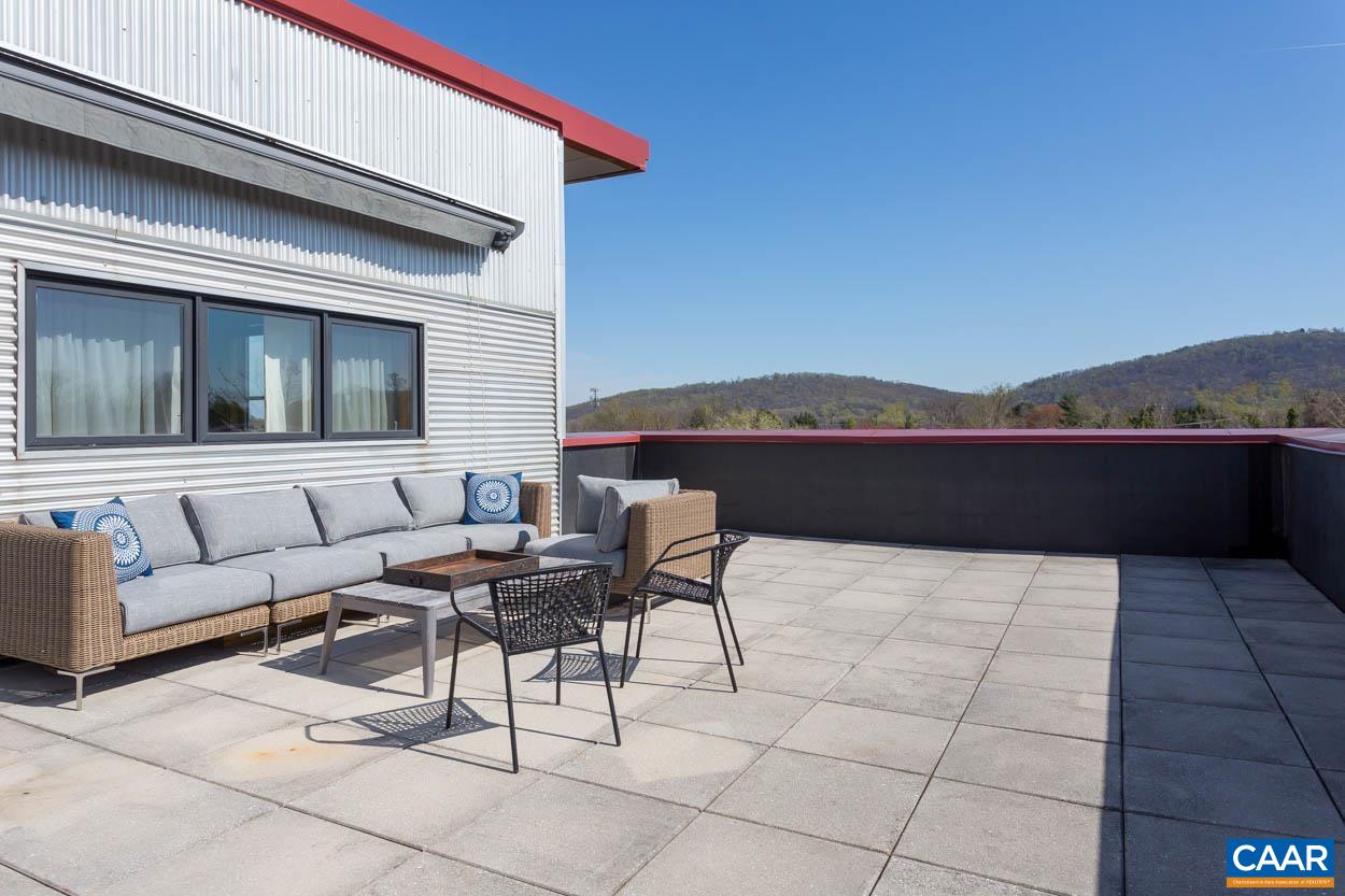 200 DOUGLAS AVE Unit: 3B