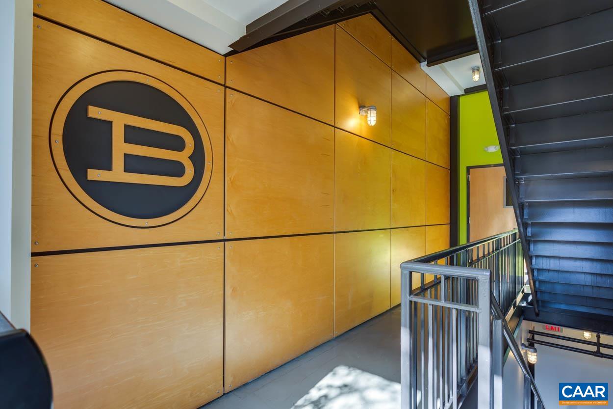 200 DOUGLAS AVE Unit: 3B