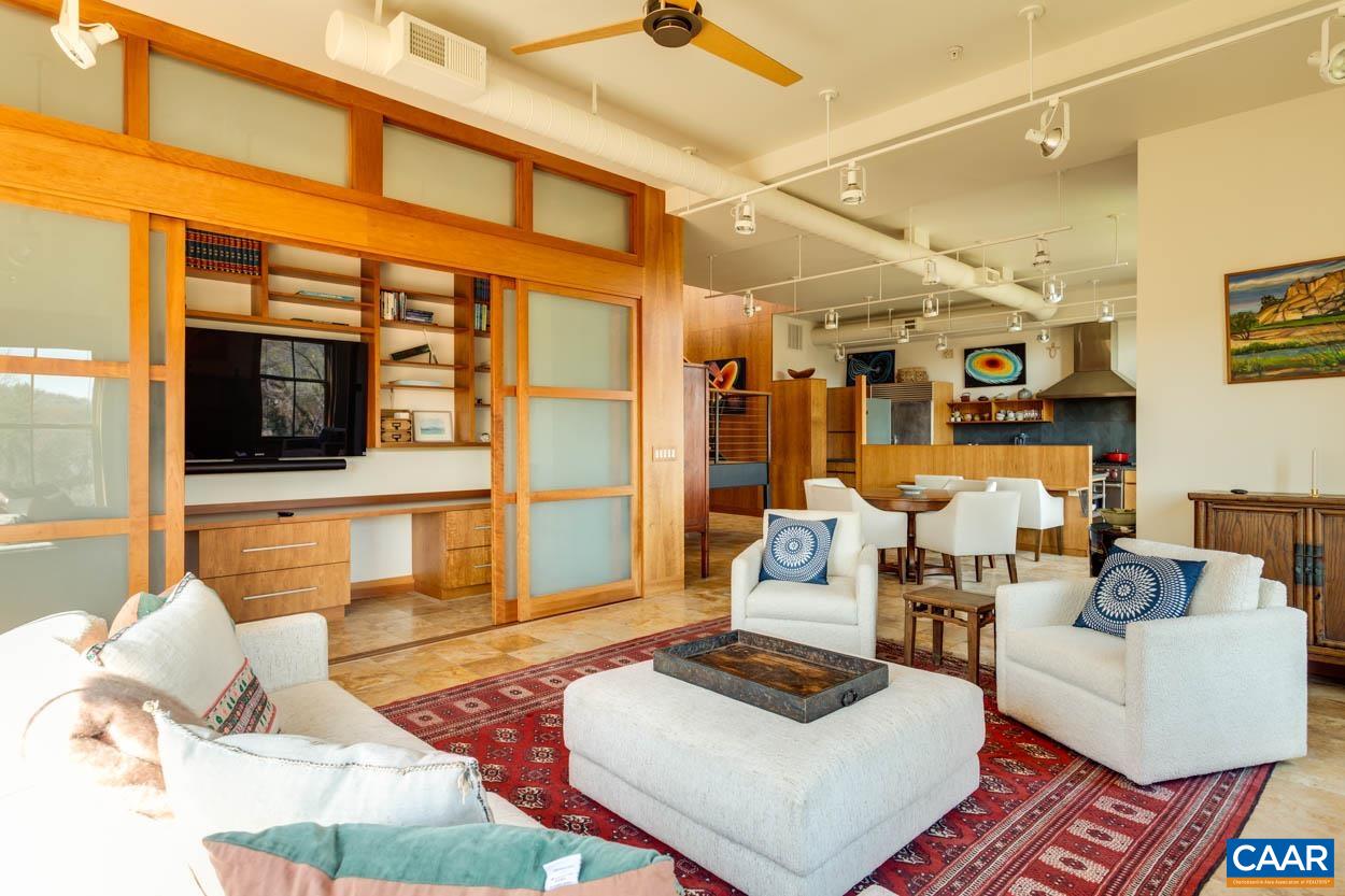 200 DOUGLAS AVE Unit: 3B