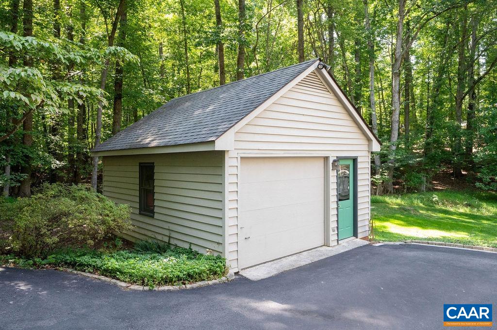 2110 WHIPPOORWILL RD