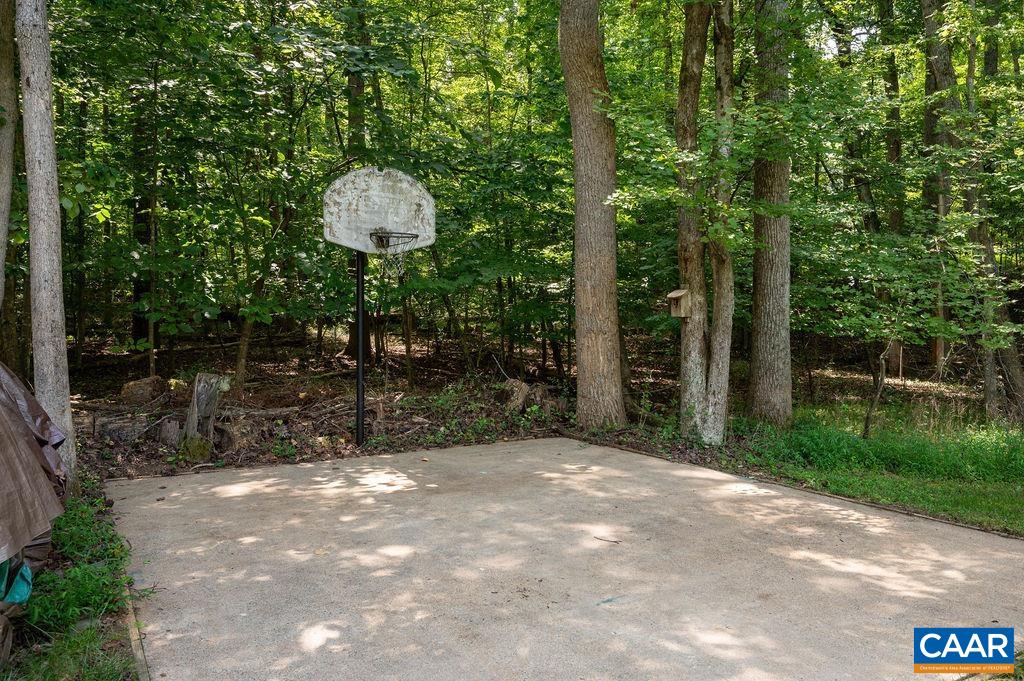 2110 WHIPPOORWILL RD