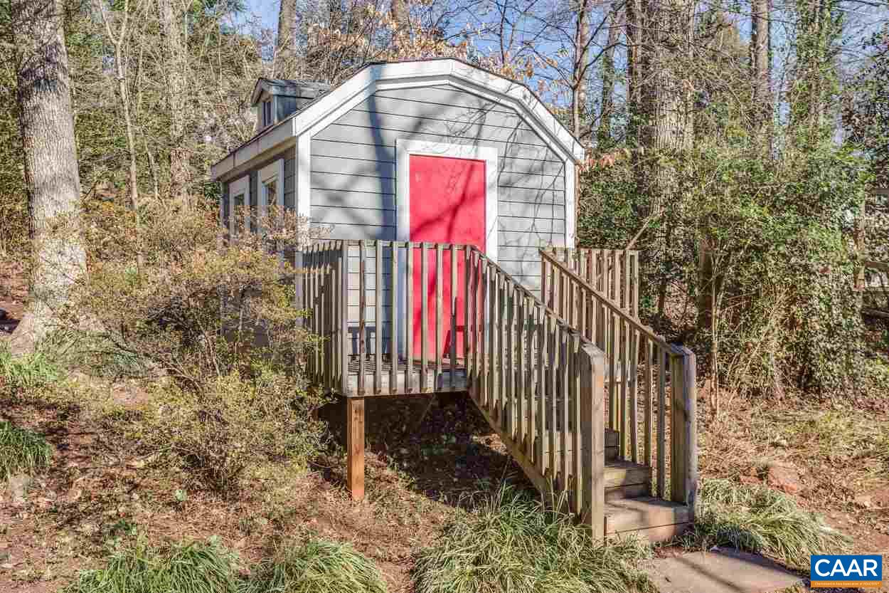 1433 GENTRY LN