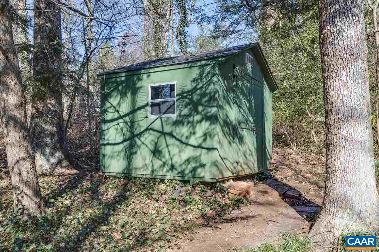 1433 GENTRY LN