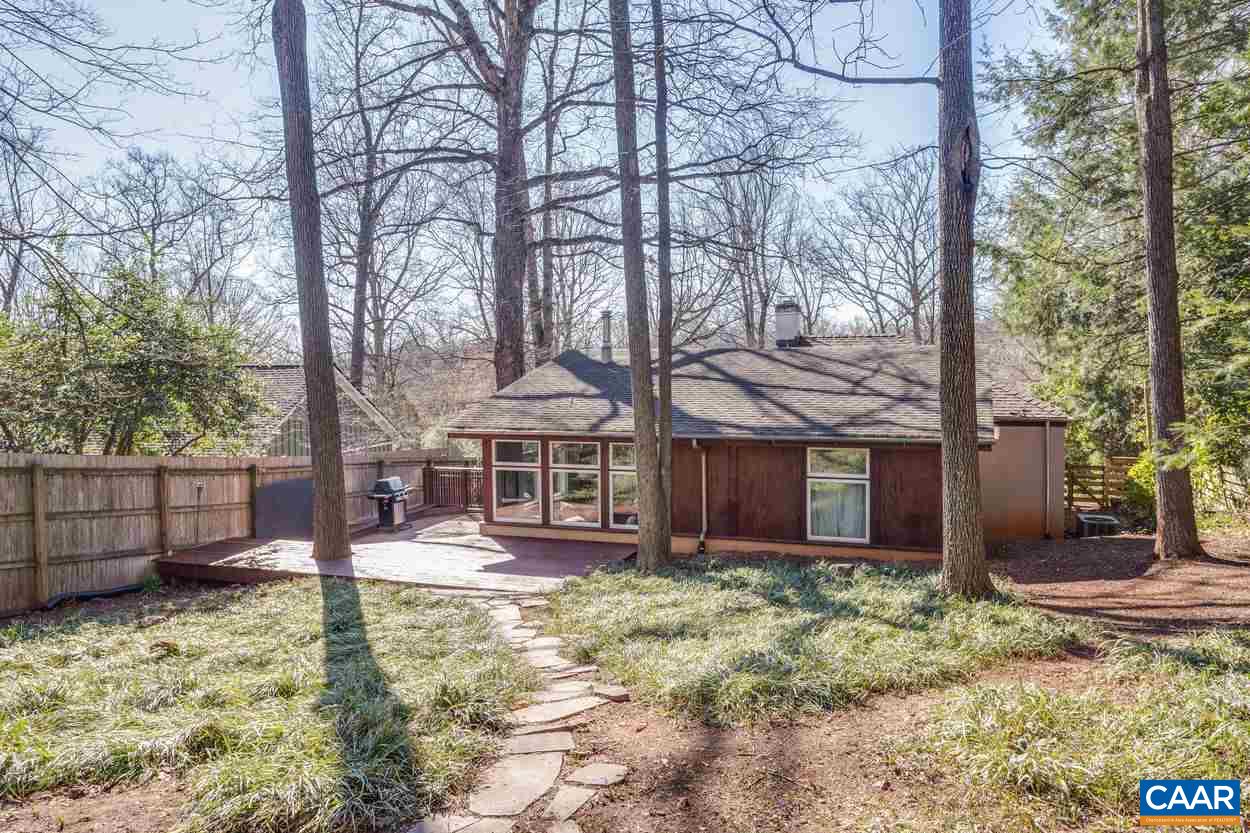 1433 GENTRY LN