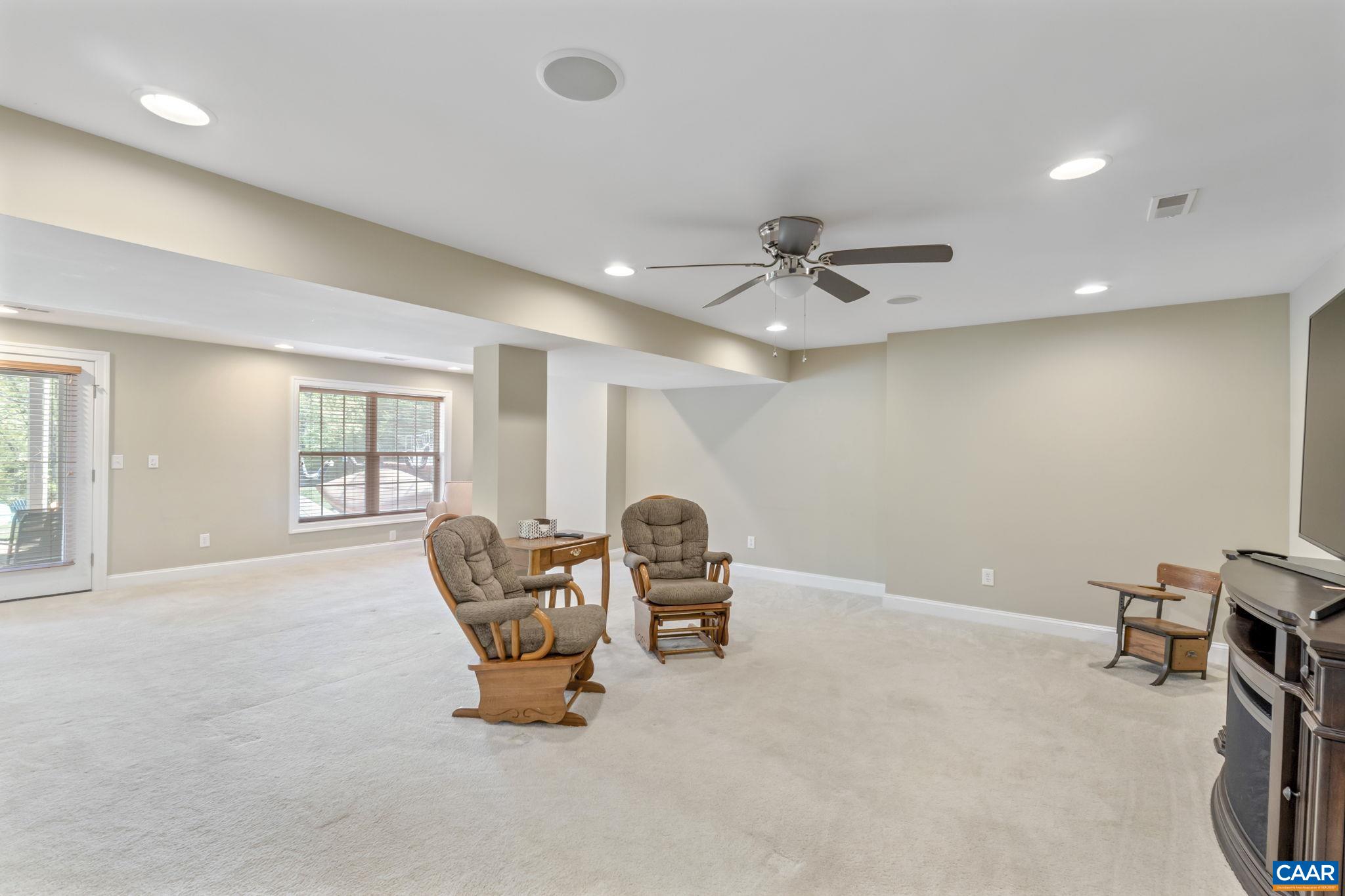 504 GLEN CIR