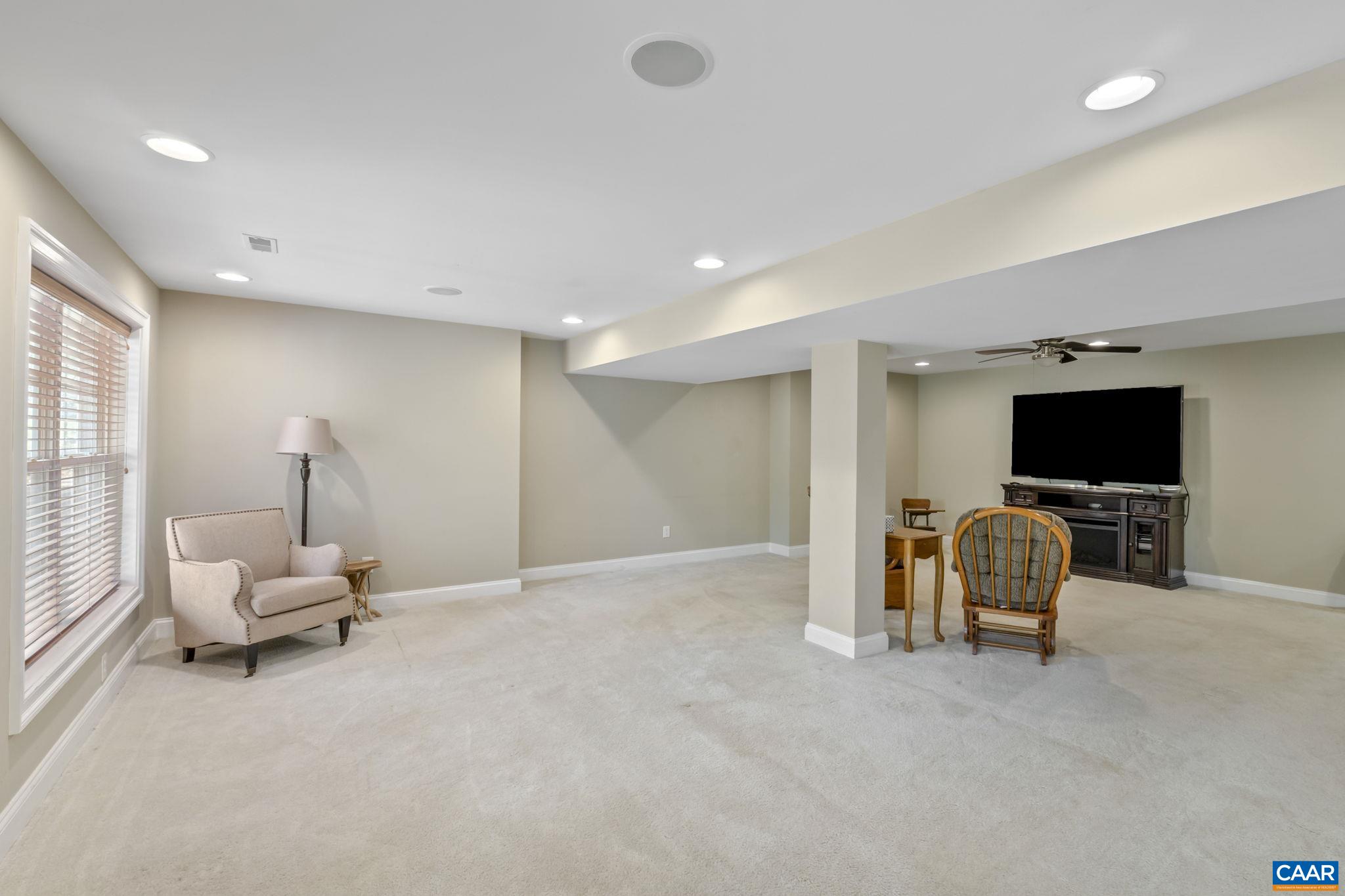 504 GLEN CIR