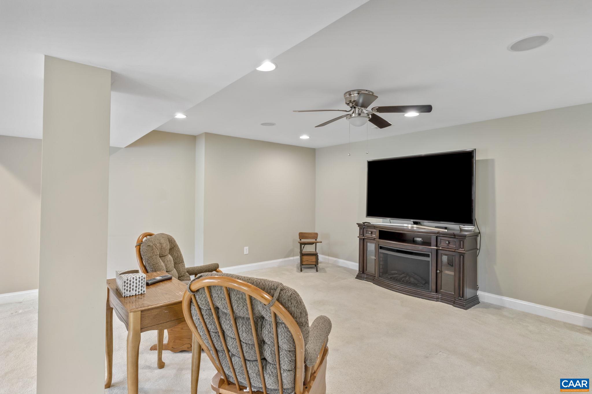 504 GLEN CIR