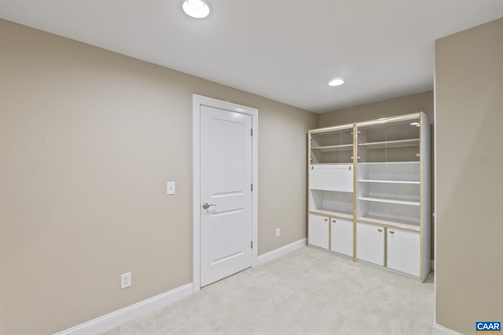 504 GLEN CIR