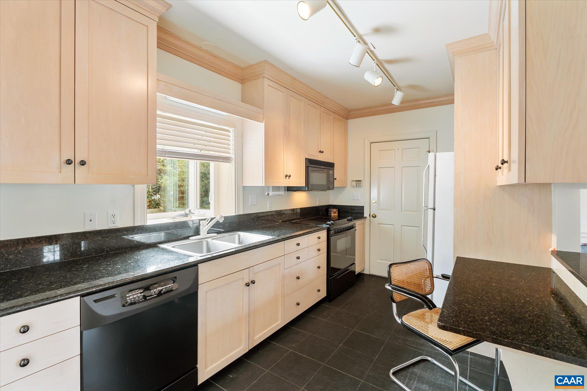 23 EDNAM VILLAGE ST