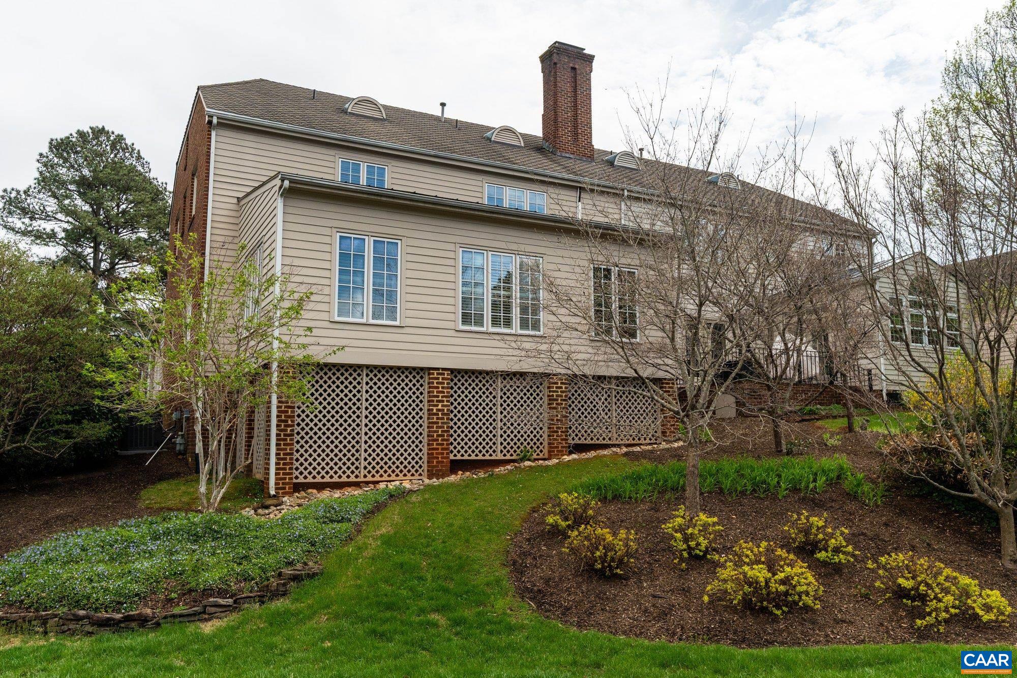 560 DRYDEN PL