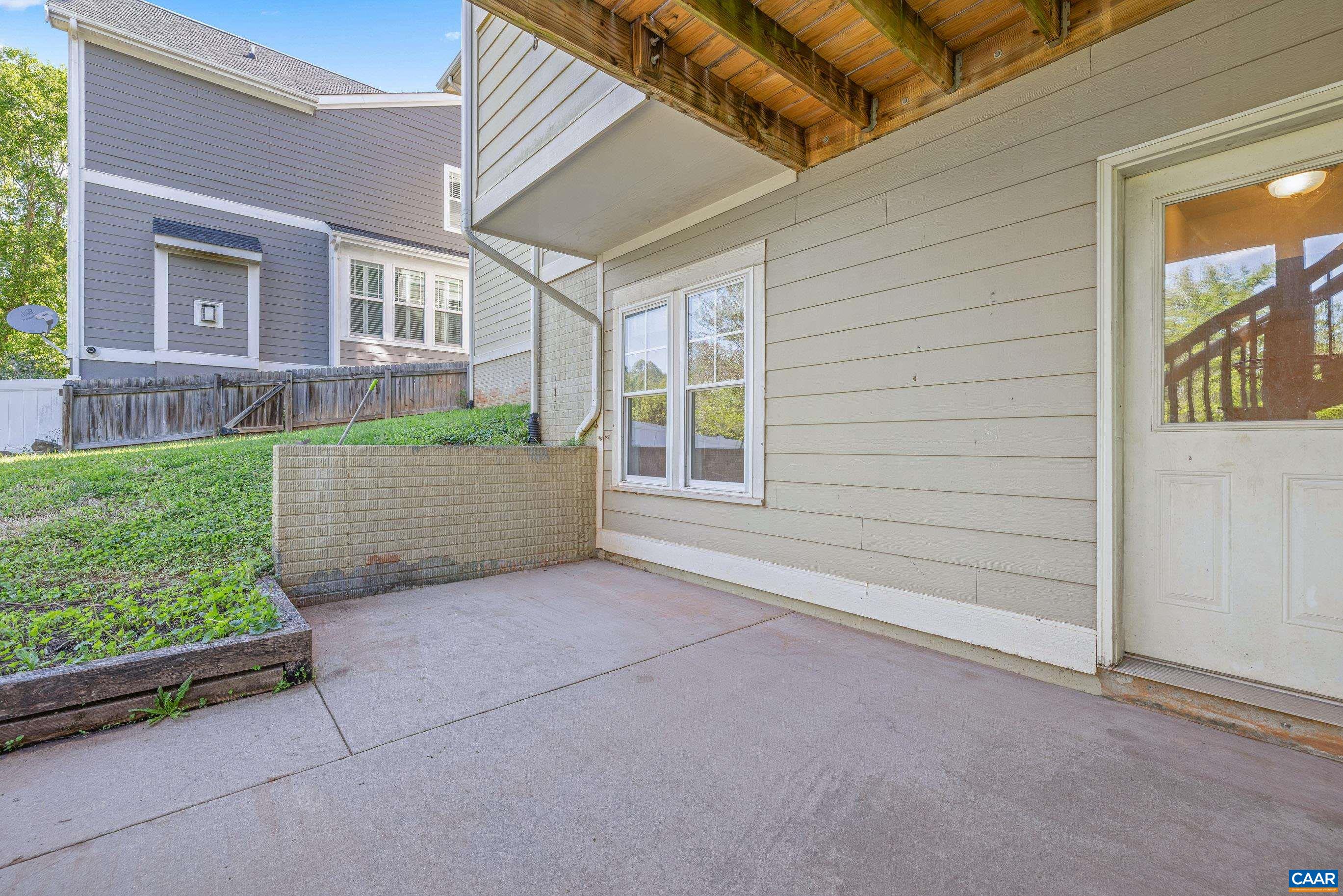 653 TYREE LN