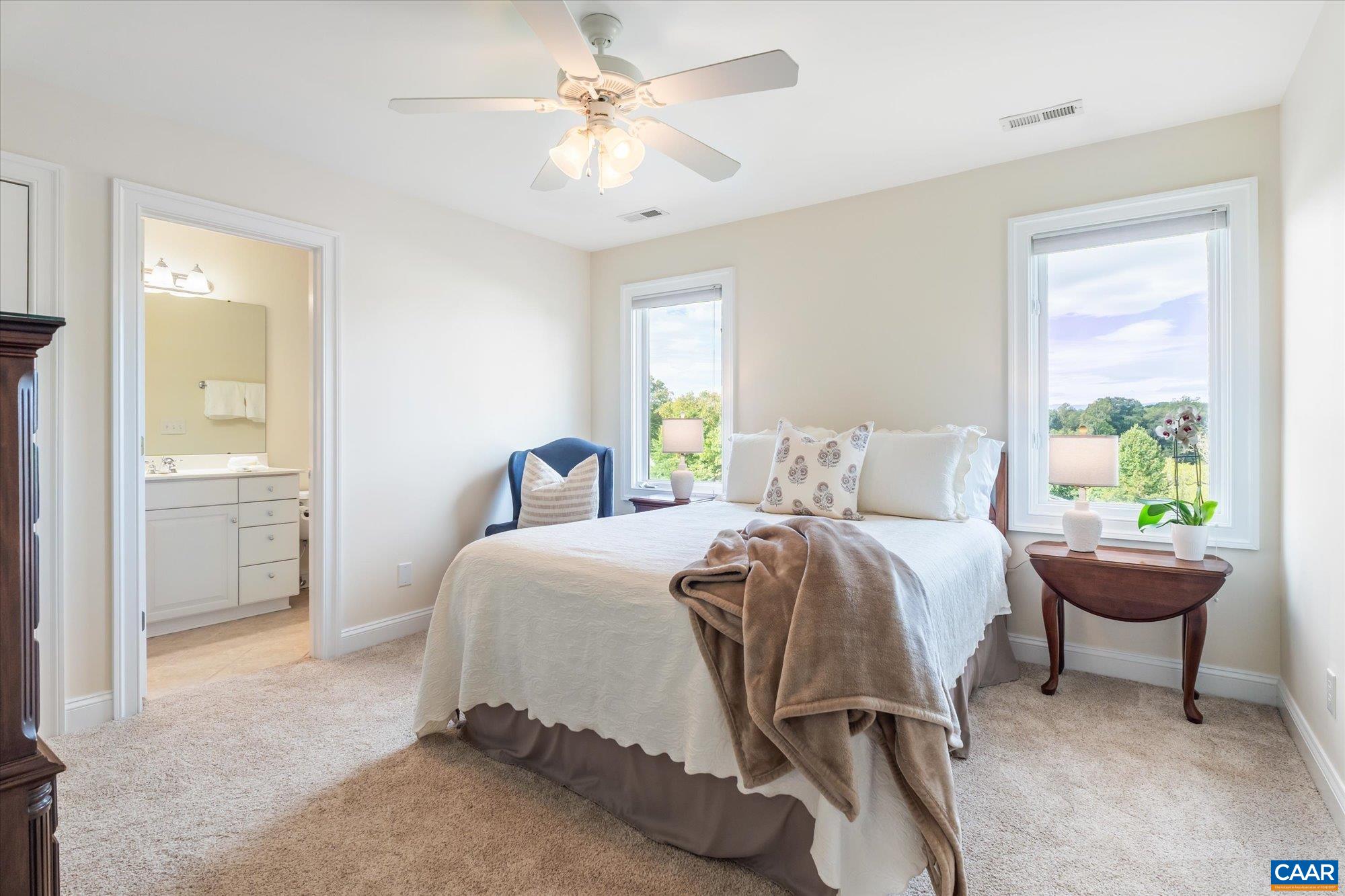 540 SUNRISE LN
