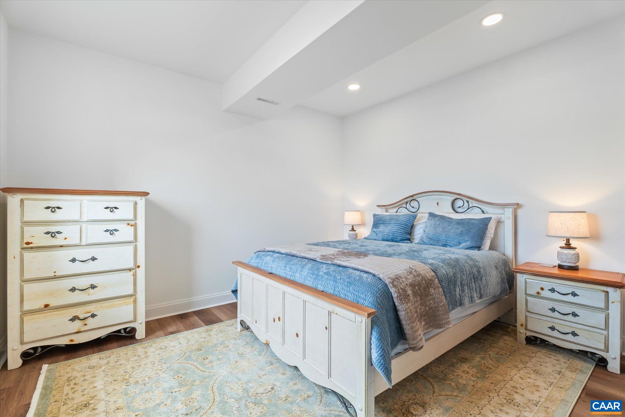 540 SUNRISE LN