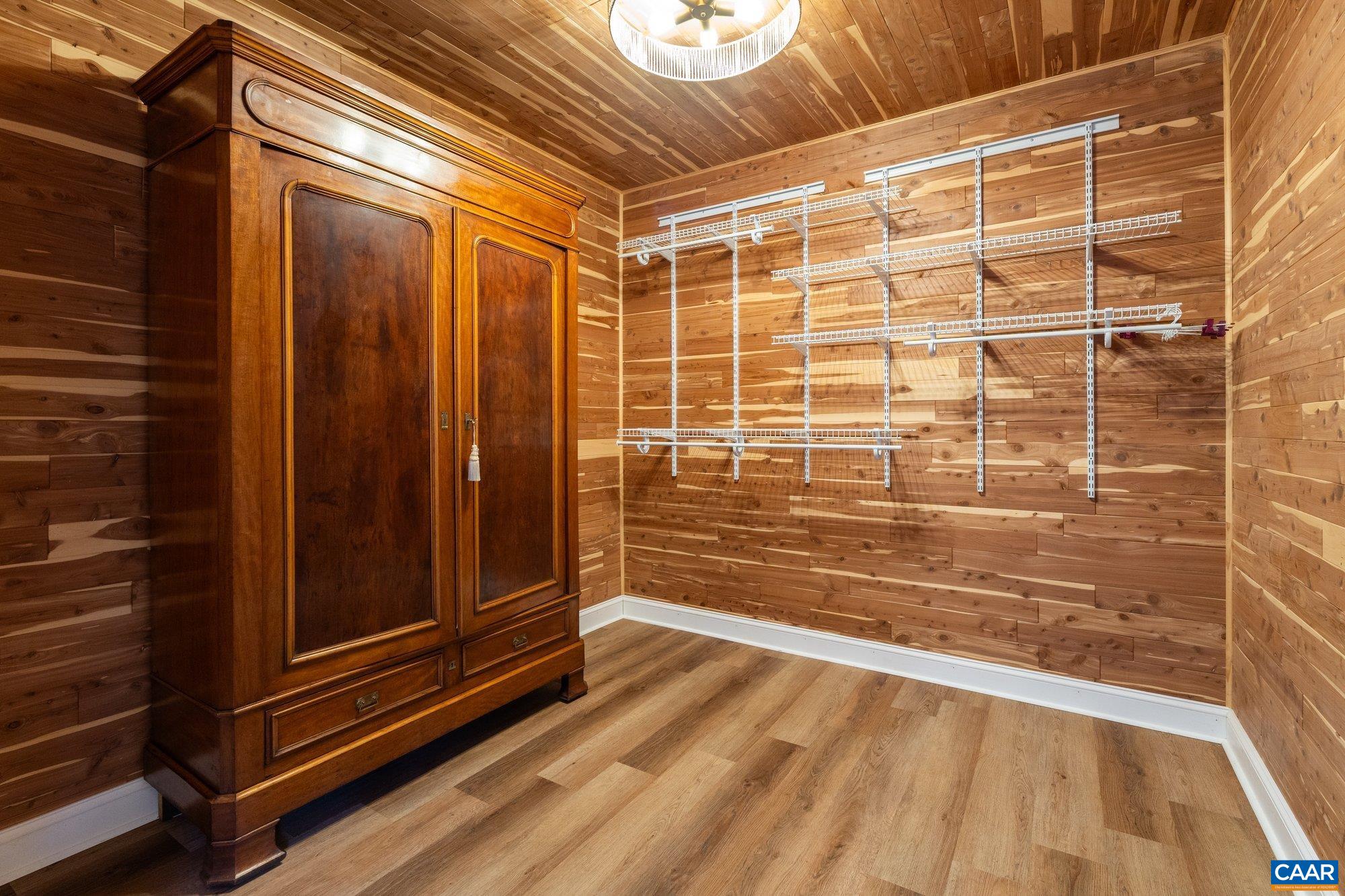 540 SUNRISE LN