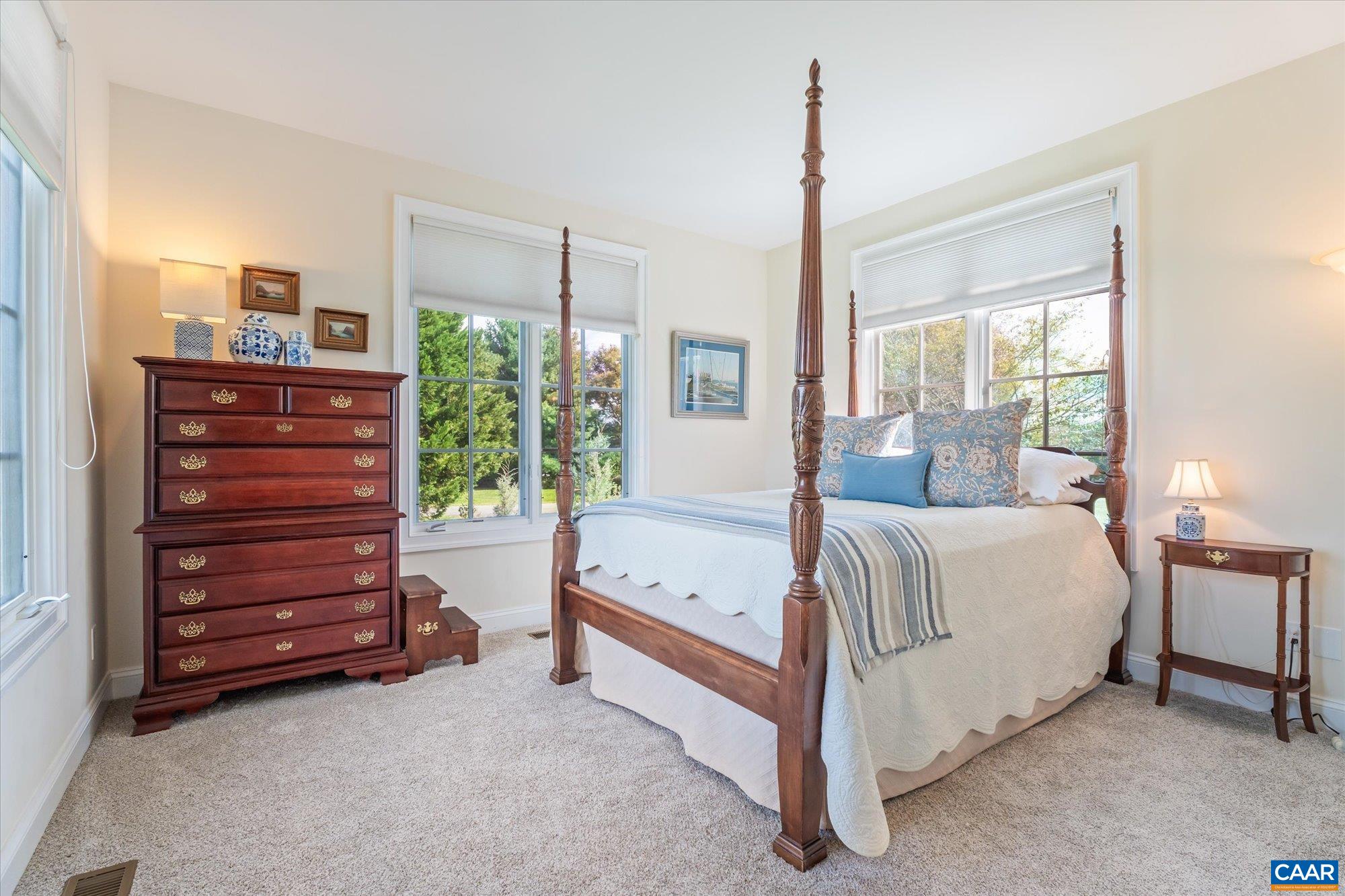 540 SUNRISE LN