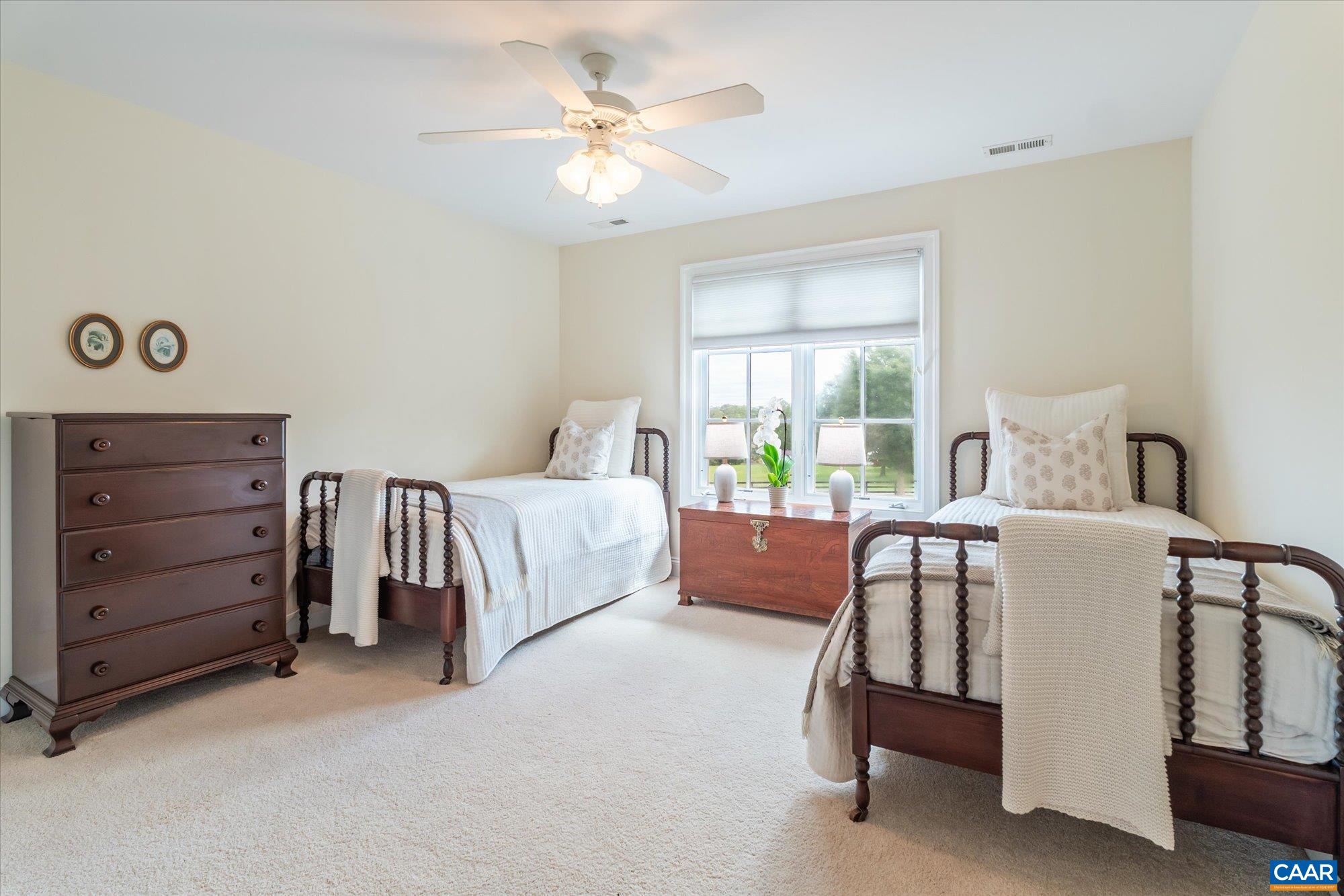 540 SUNRISE LN