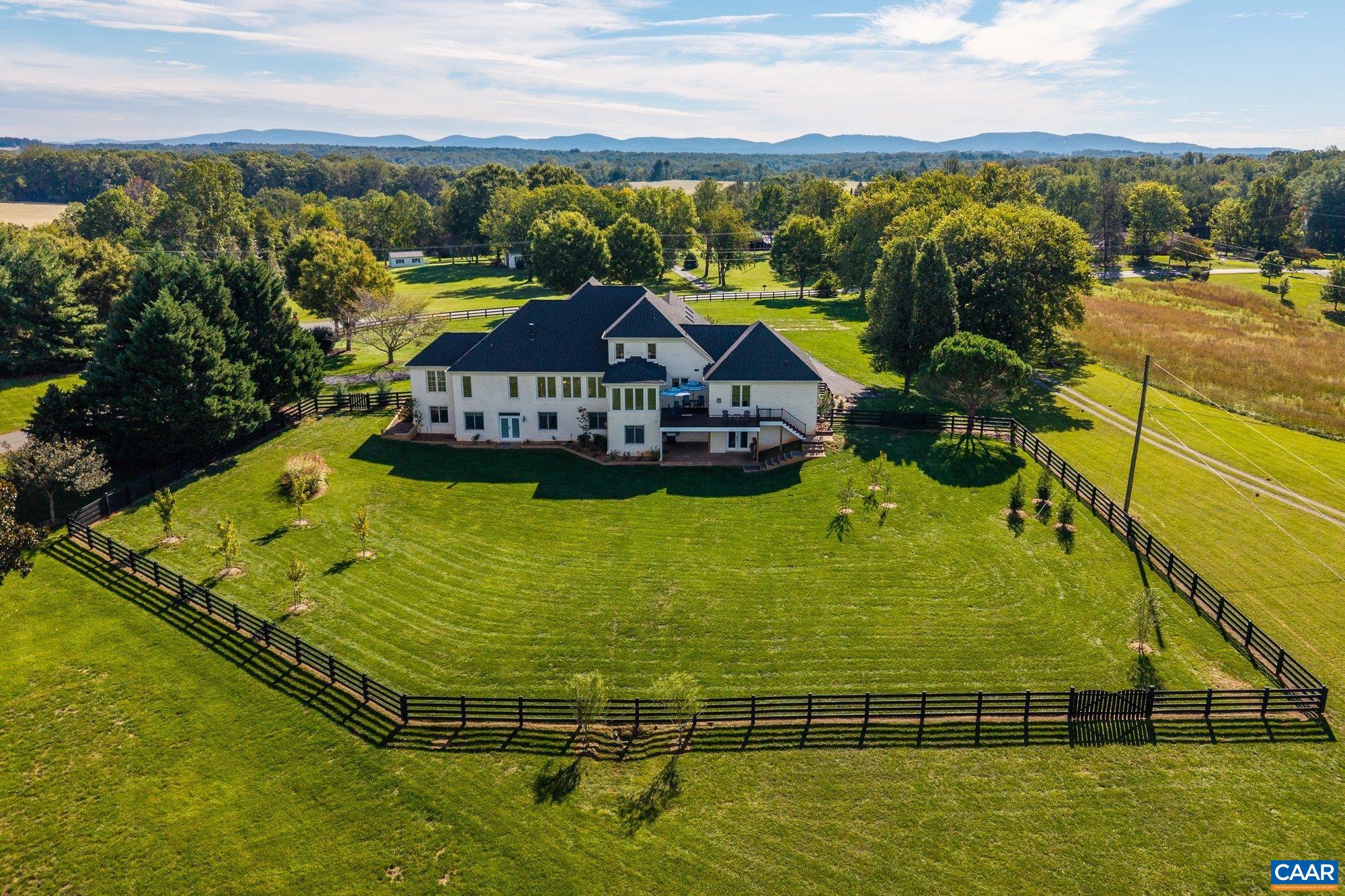 540 SUNRISE LN