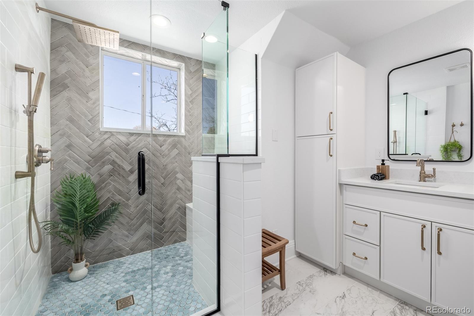 3065 N Gilpin Street