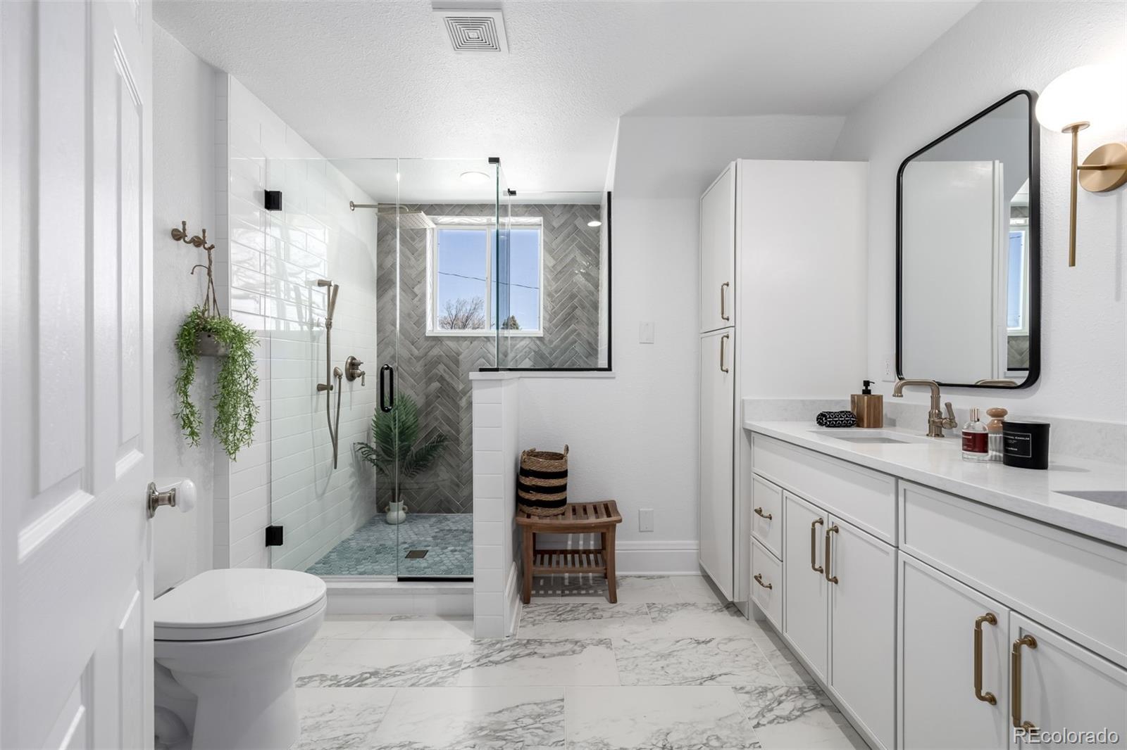 3065 N Gilpin Street