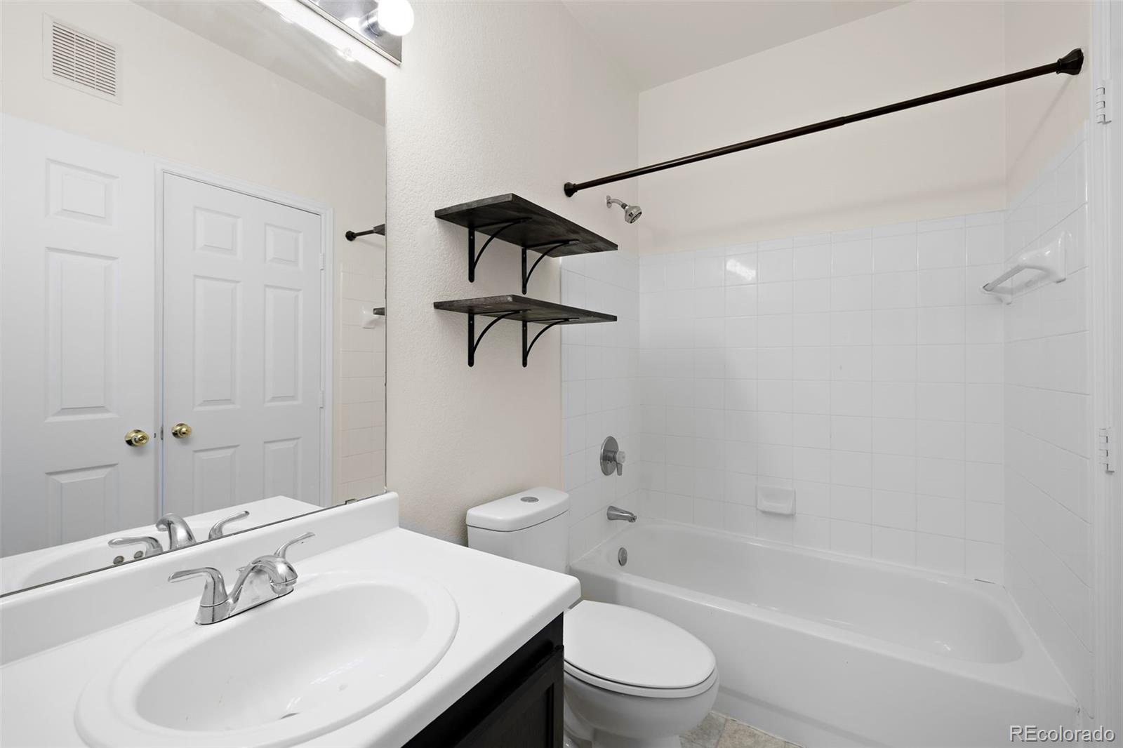 6013 Castlegate Drive Unit: D33