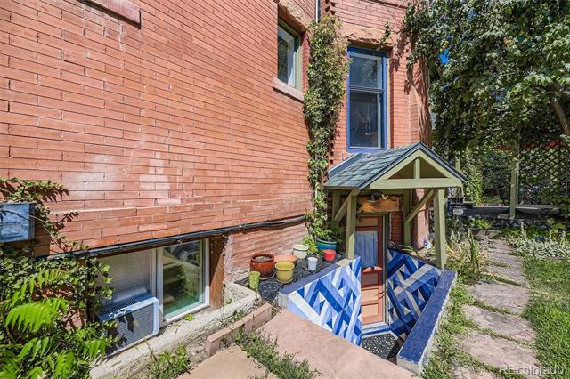 1542 Cook Street