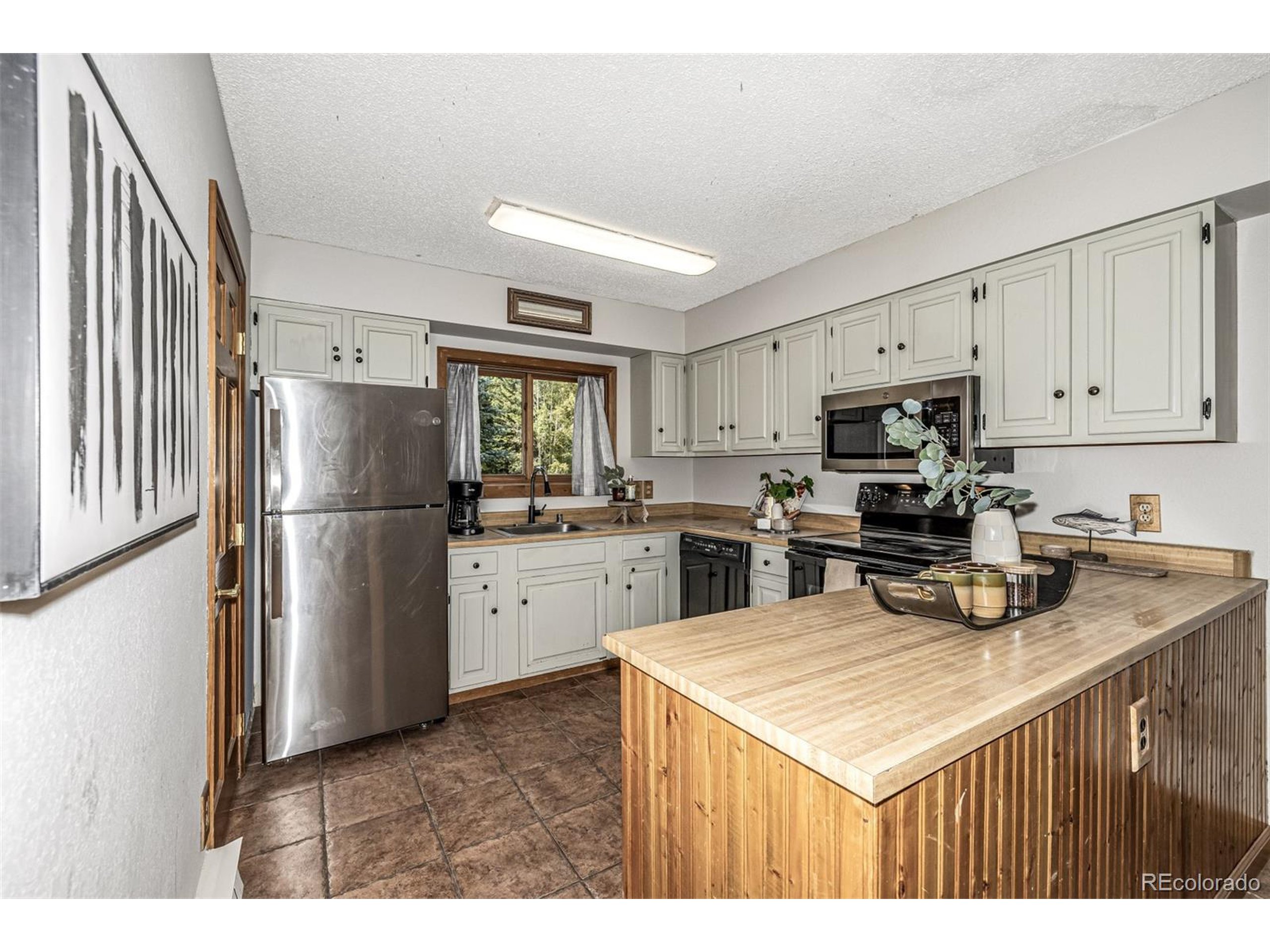 505 Village Rd 45