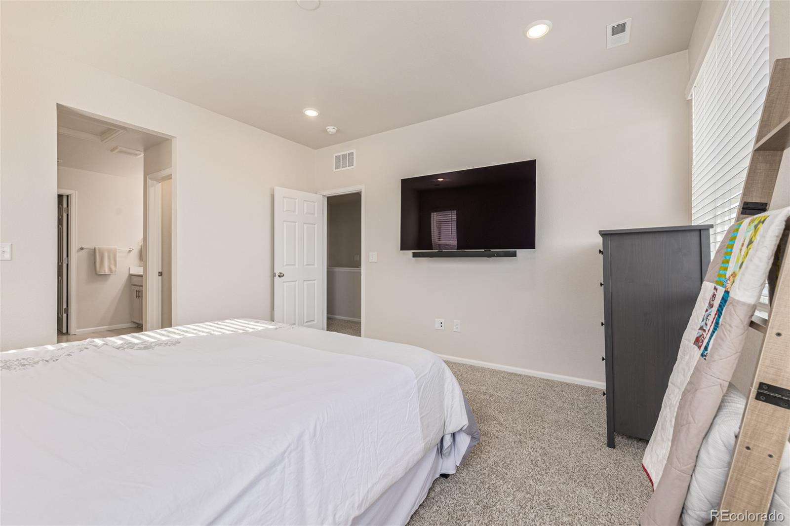 16586 Shoshone Place