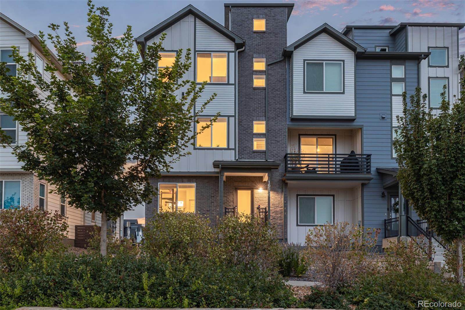 16586 Shoshone Place