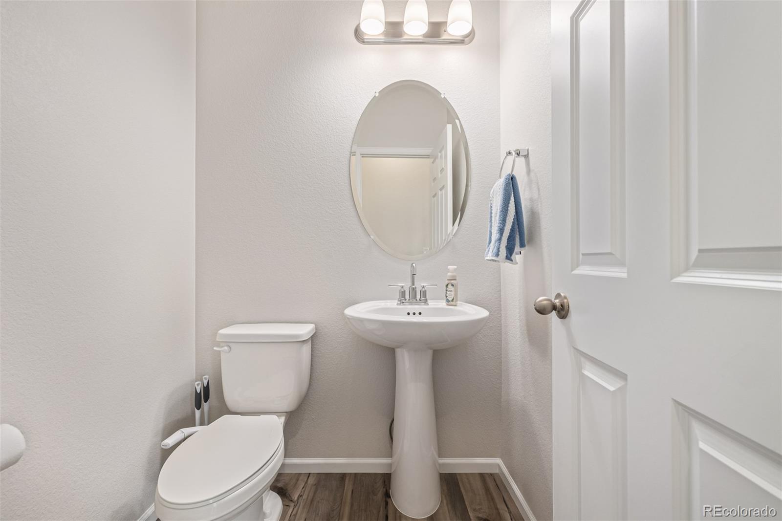 16586 Shoshone Place