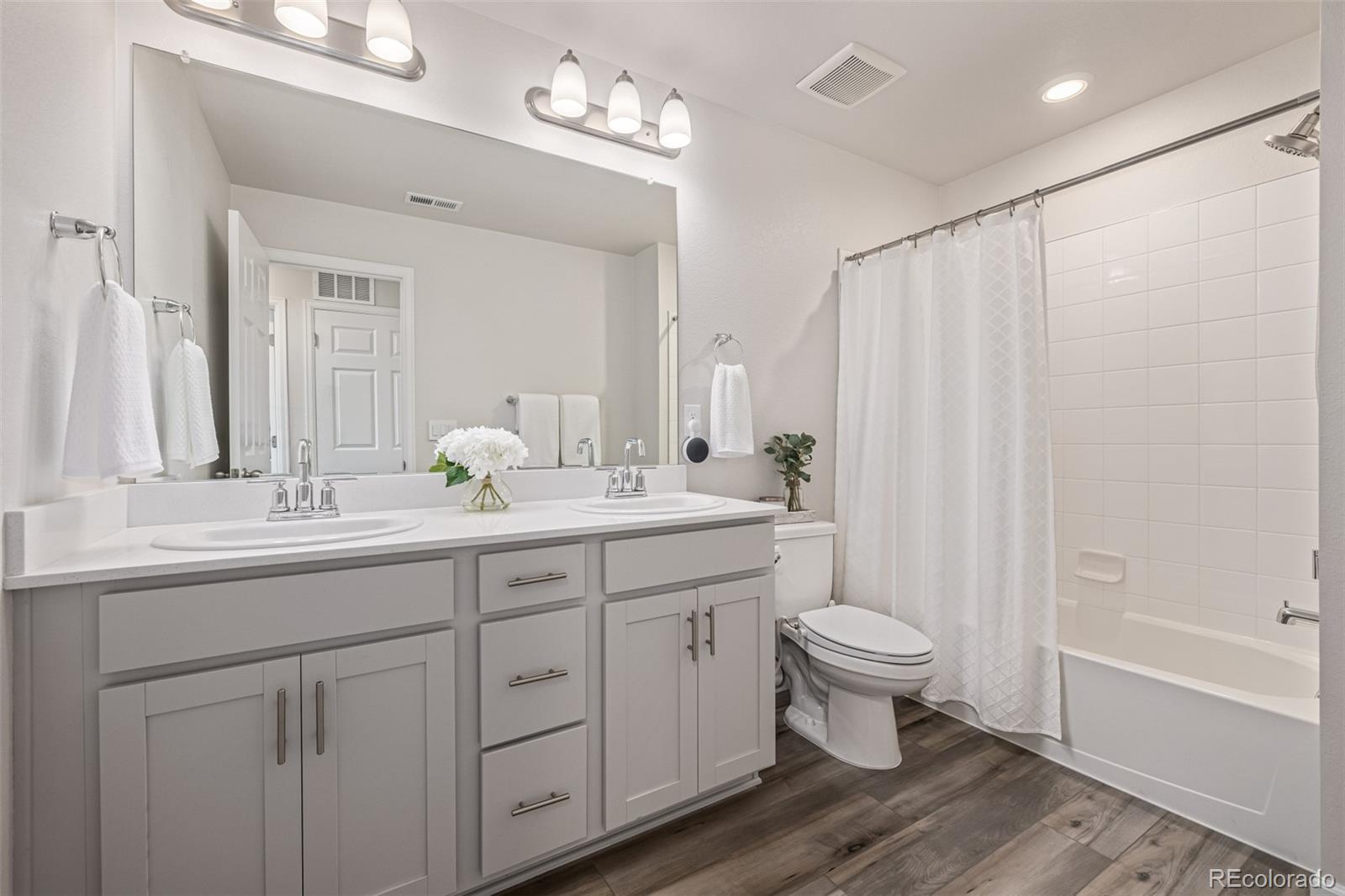 16586 Shoshone Place