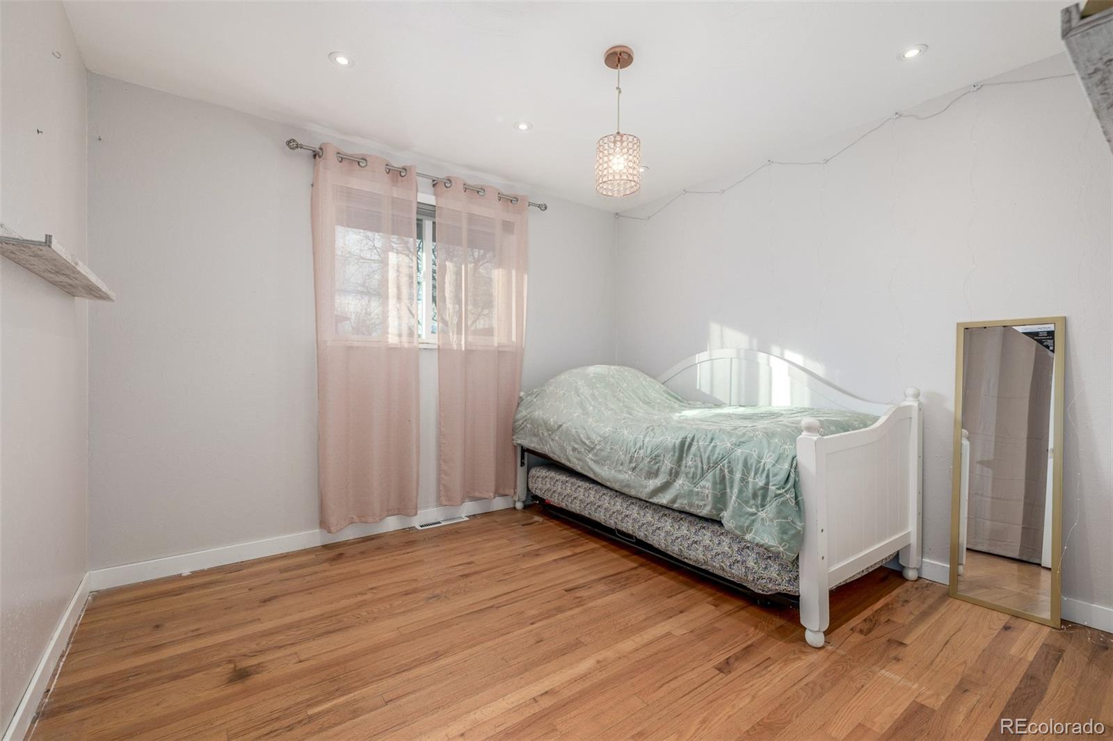 5413 Shoshone Street