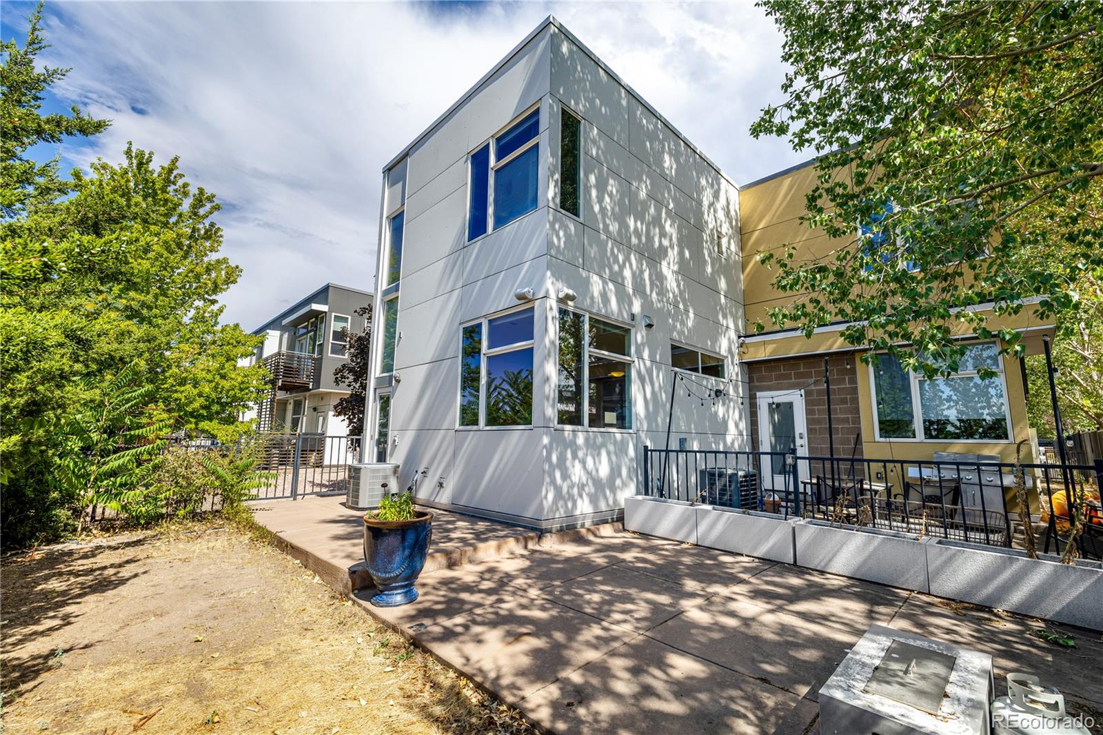 3095 Blake Street Unit: 2