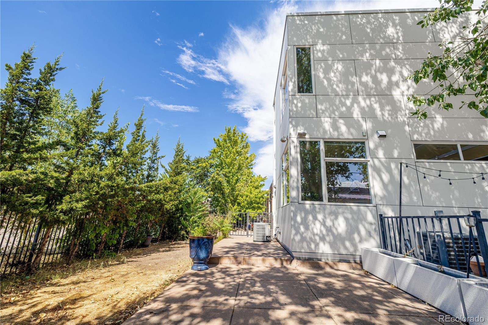 3095 Blake Street Unit: 2