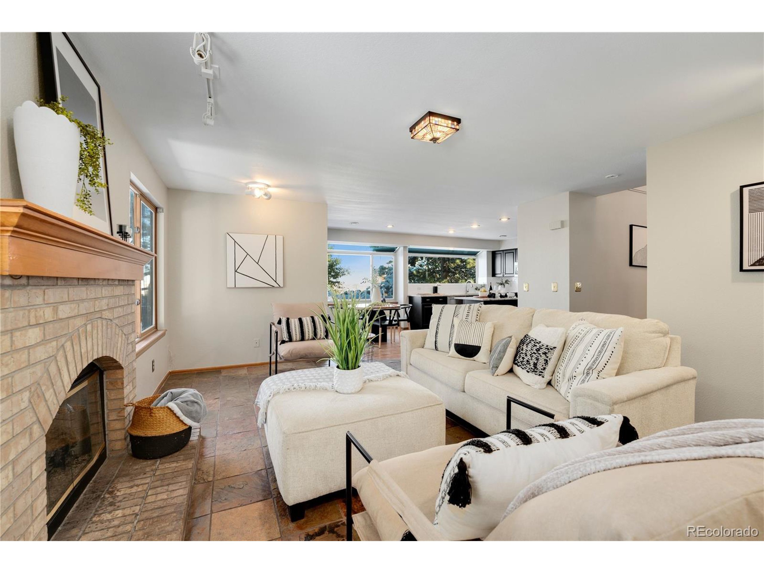 15975 W Ellsworth Pl