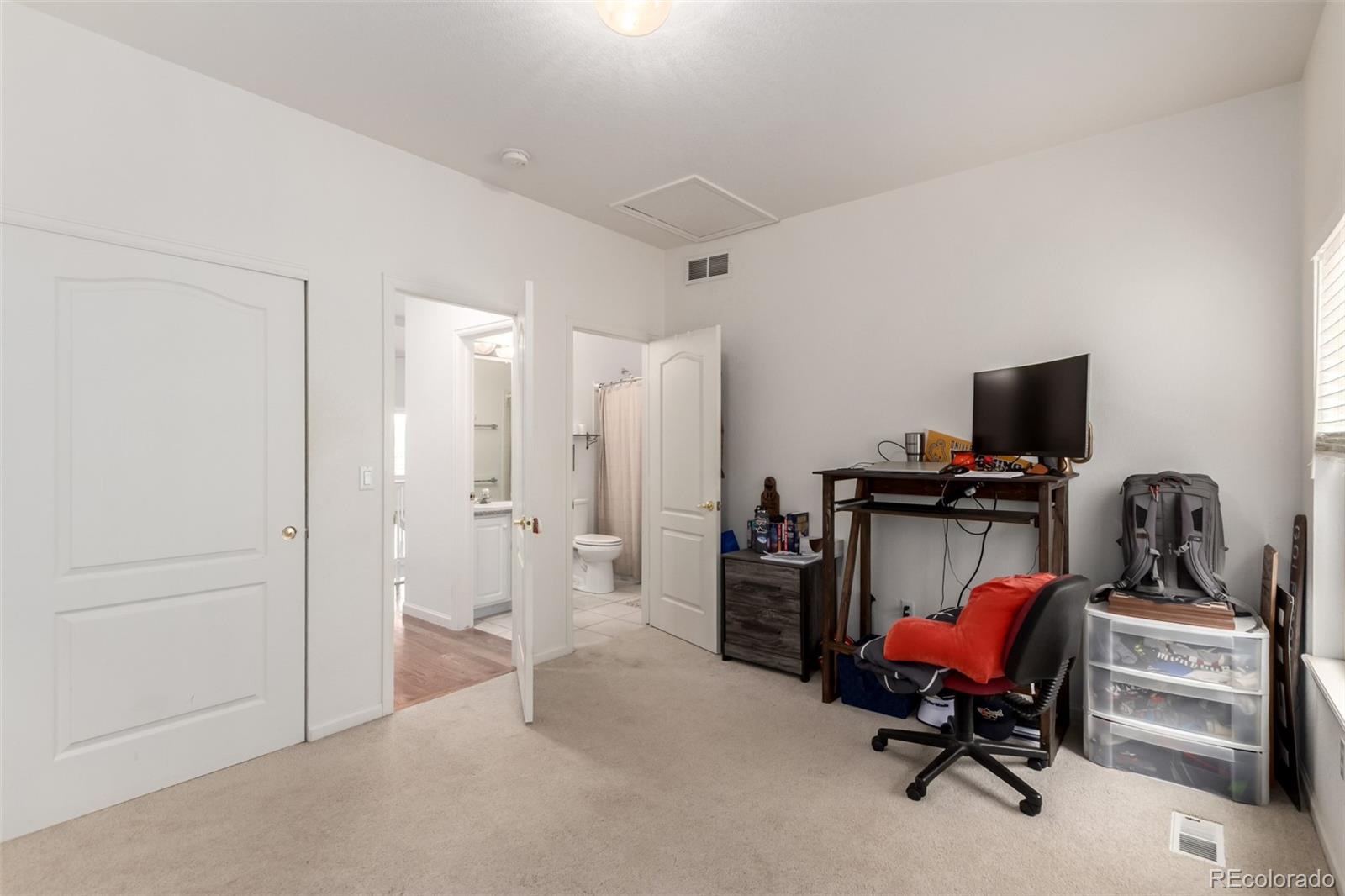 21132 Hawthorne Lane