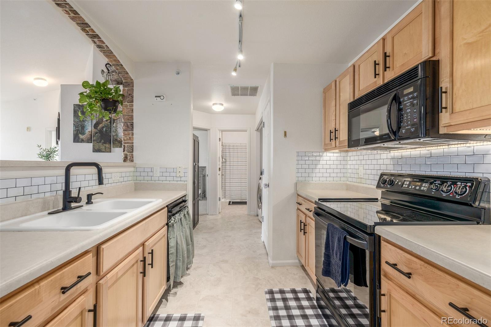 5255 Memphis Street Unit: 823