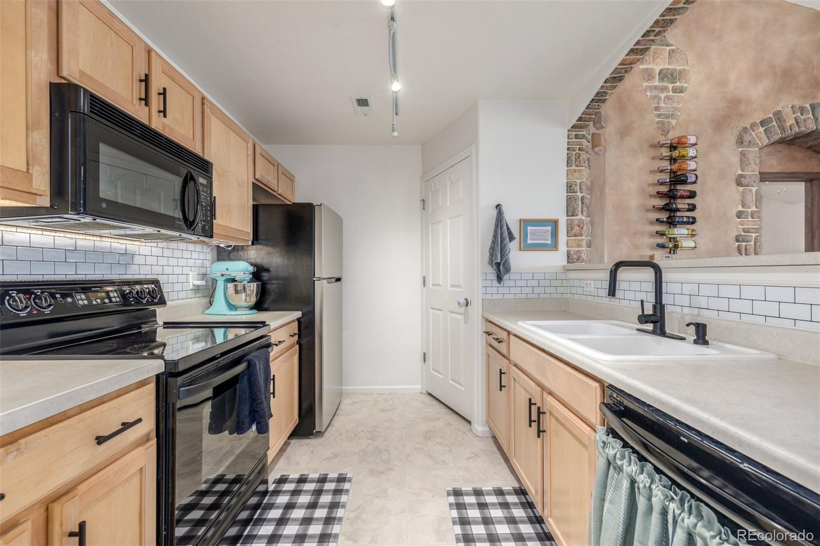 5255 Memphis Street Unit: 823