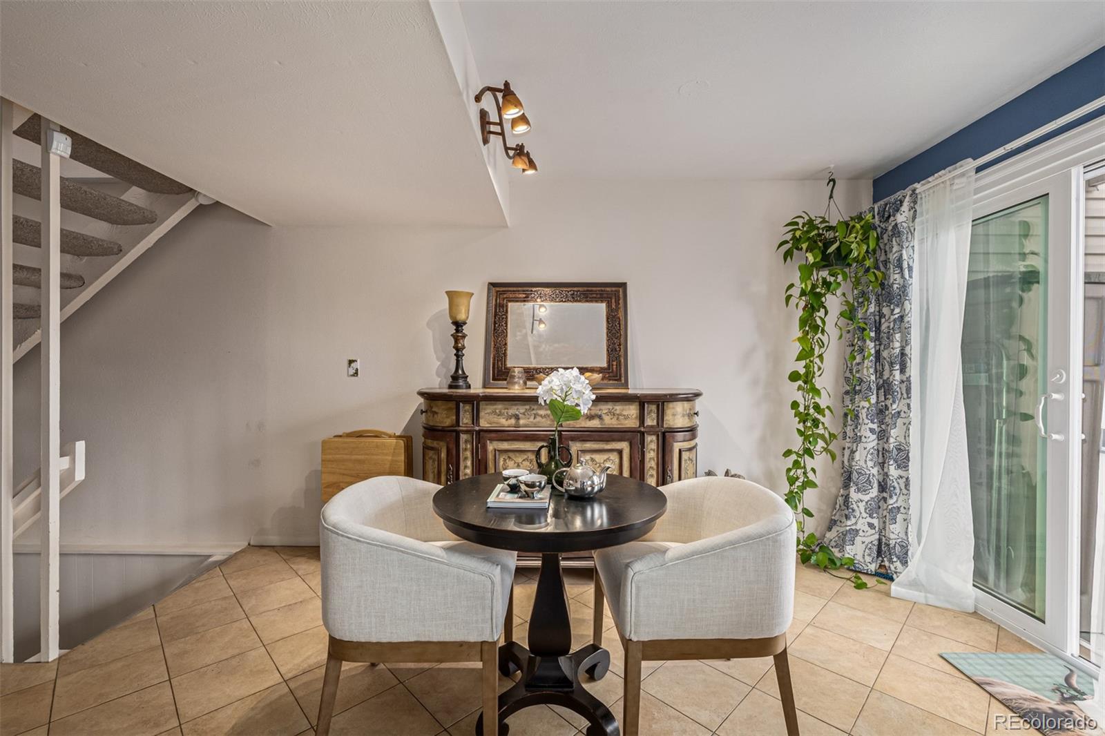 4233 E Maplewood Way