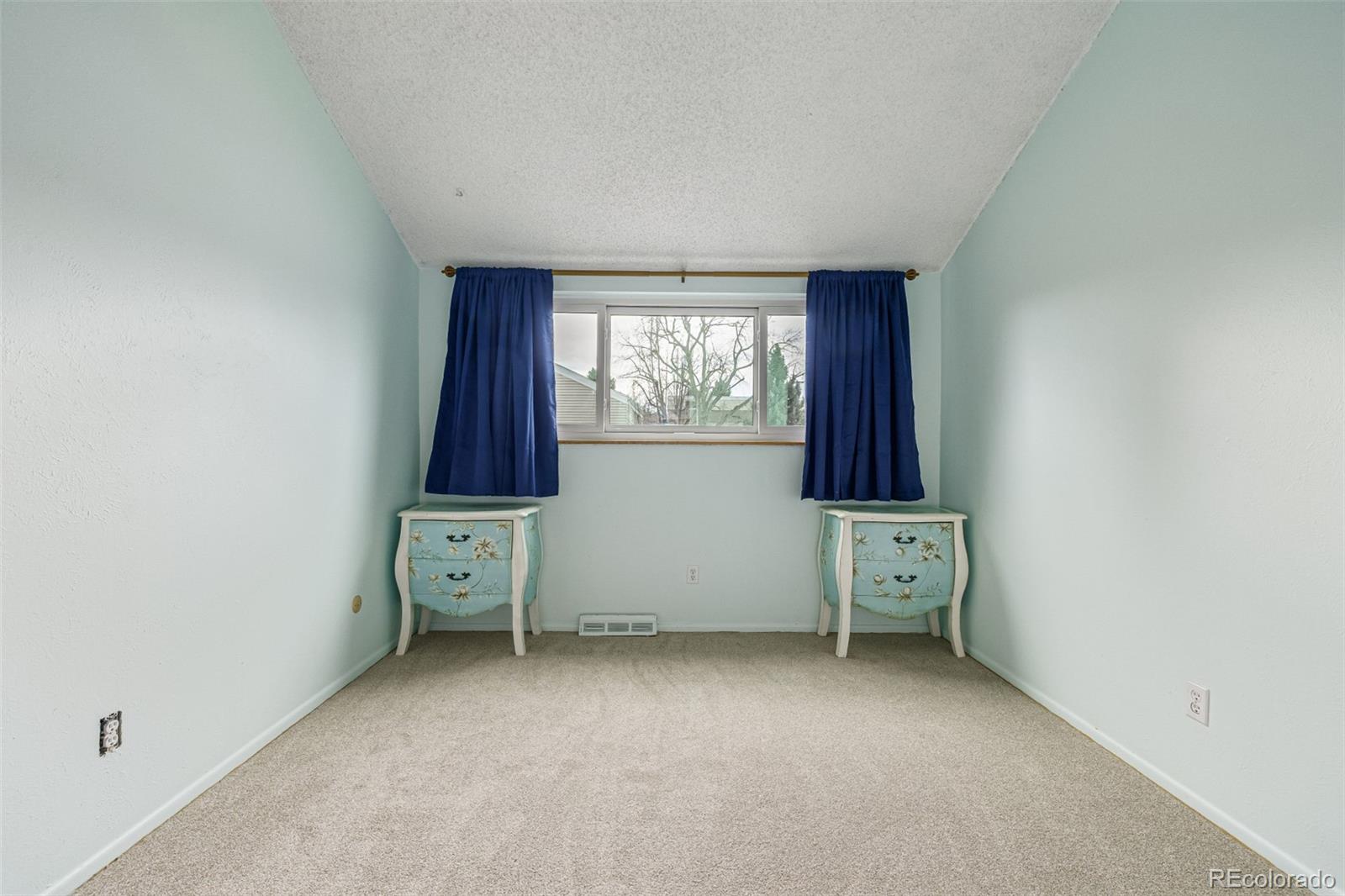 4233 E Maplewood Way