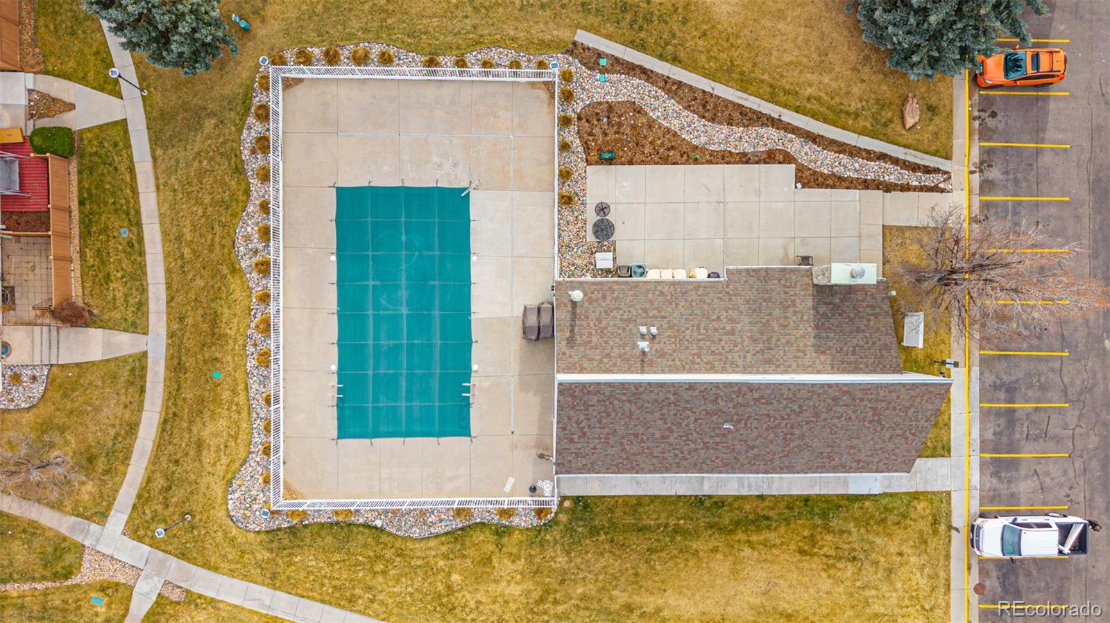 4233 E Maplewood Way