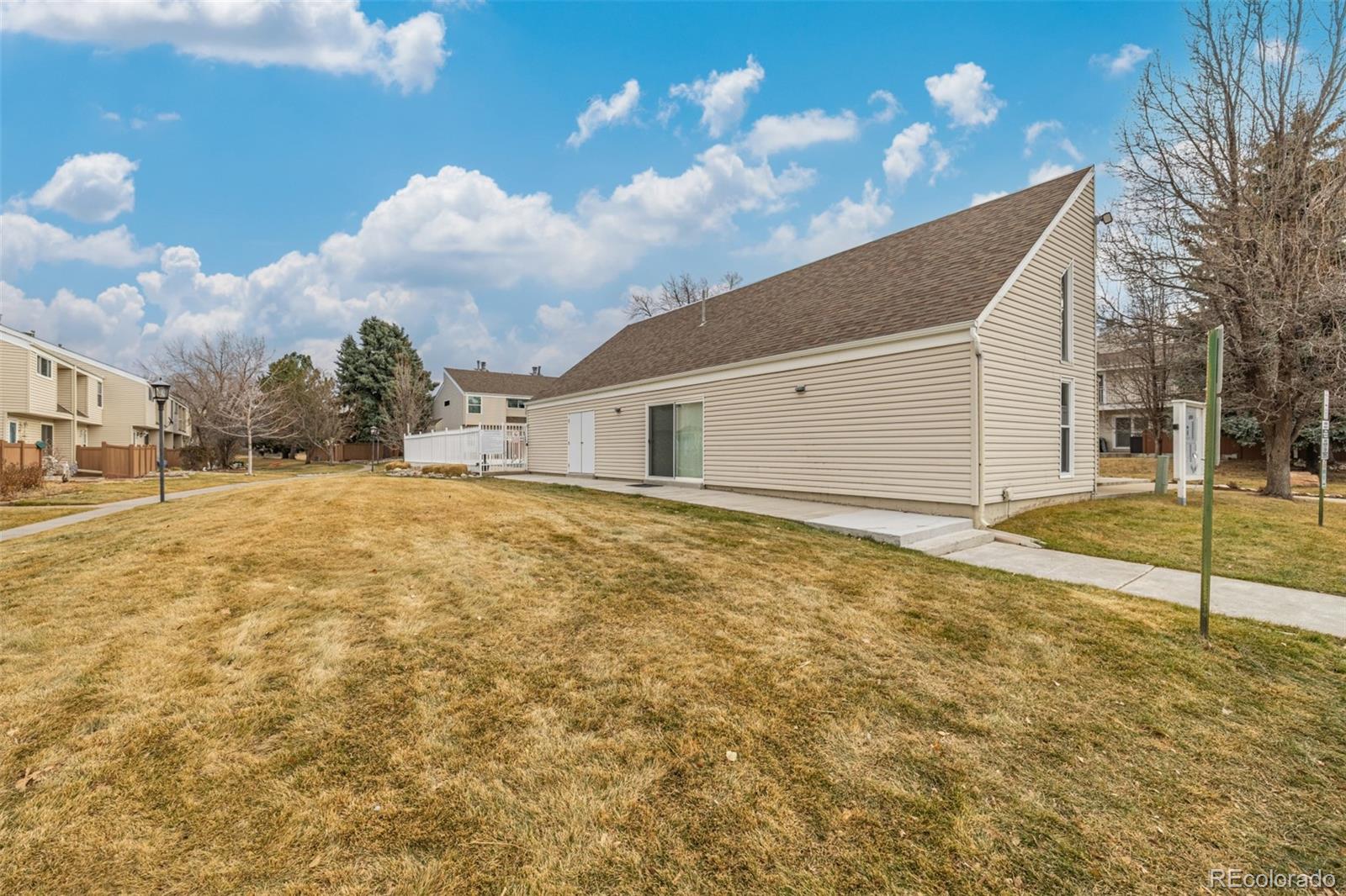 4233 E Maplewood Way