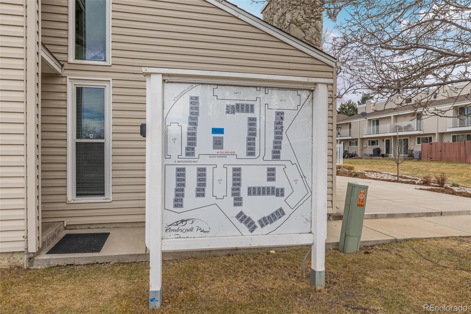 4233 E Maplewood Way