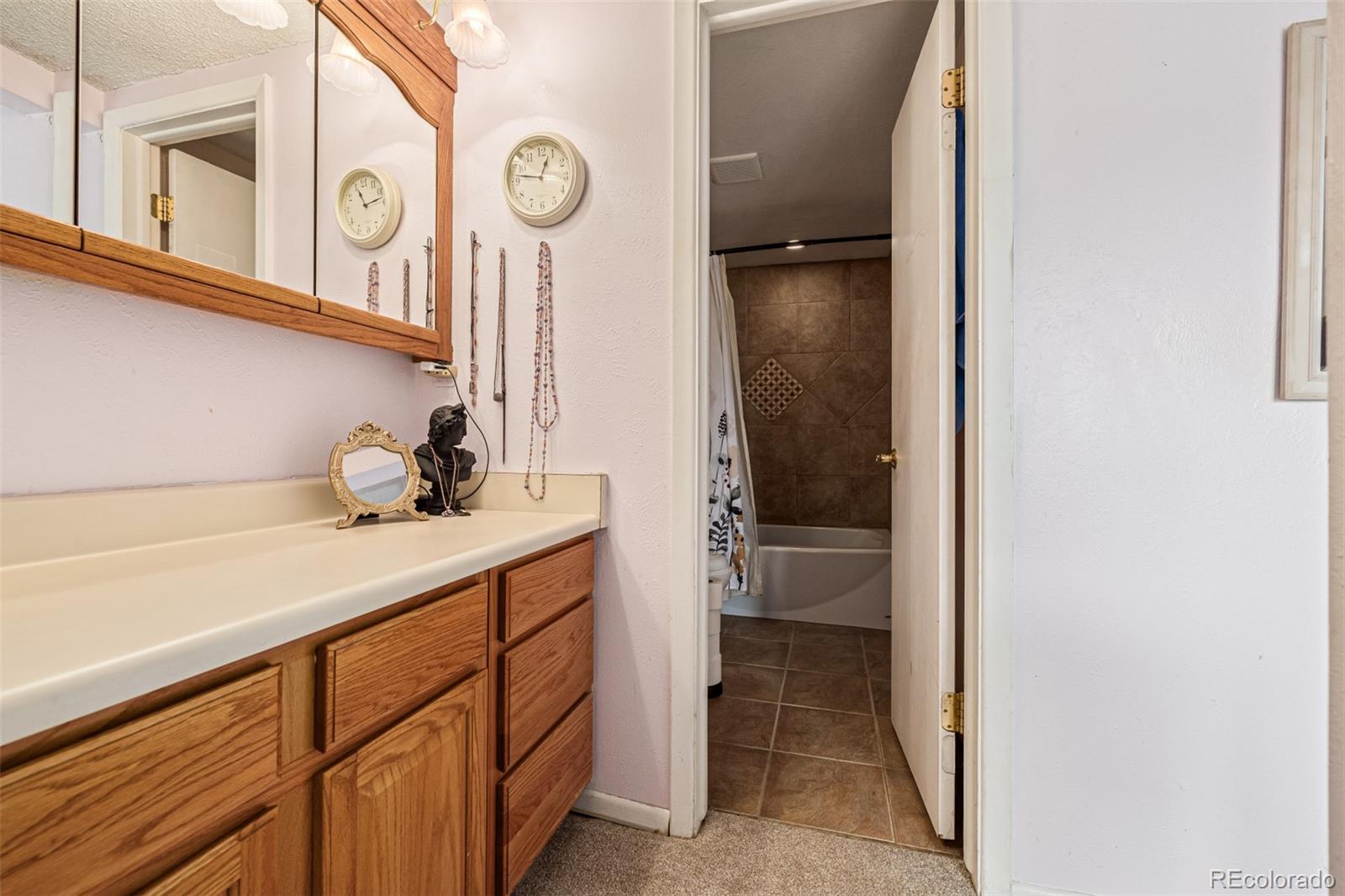 4233 E Maplewood Way